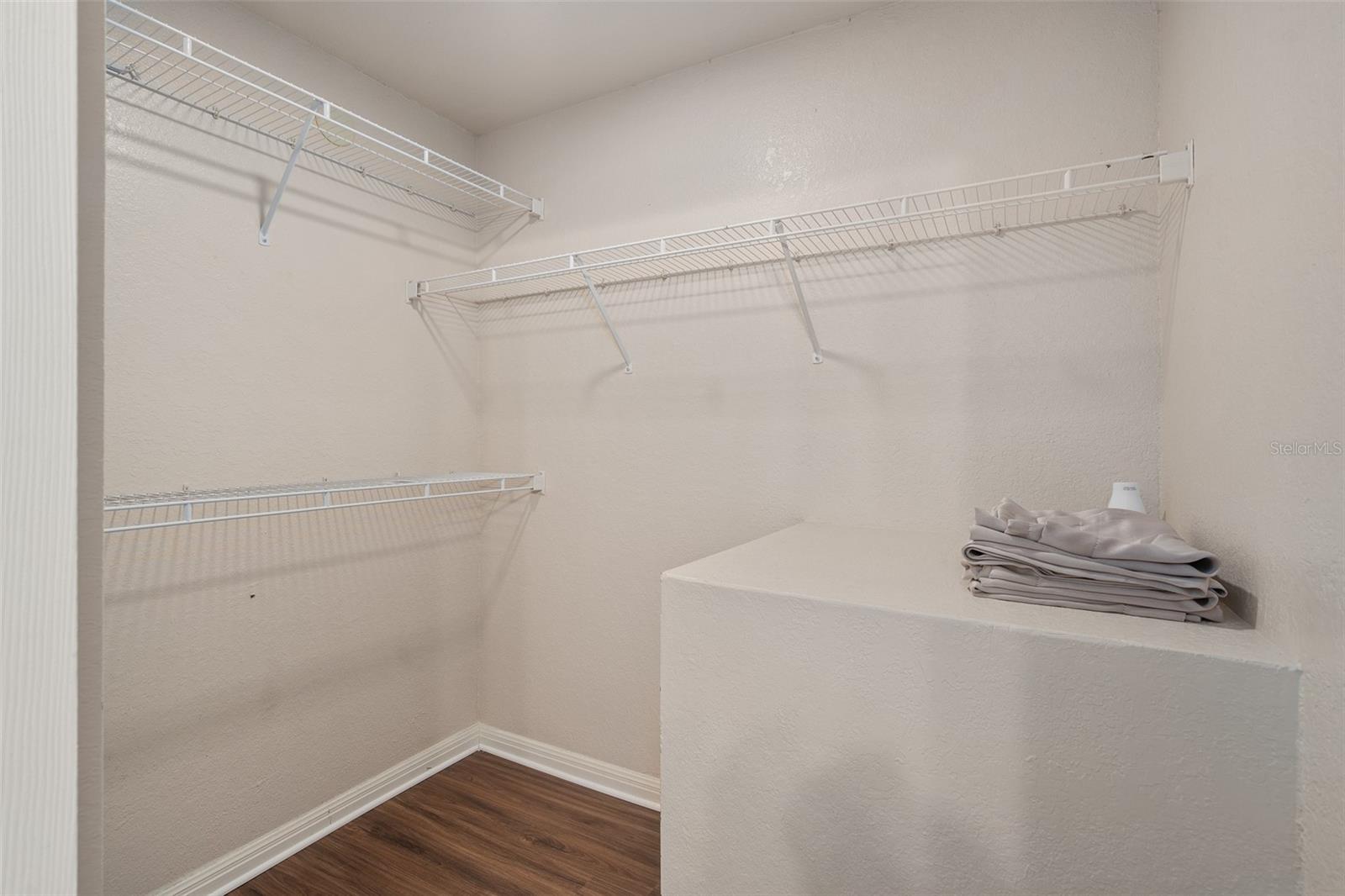 Image 16 of 50 For 911 Orange 511