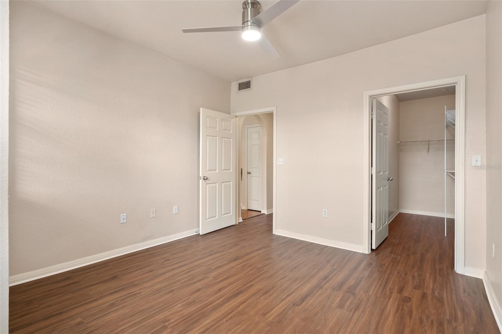 Image 21 of 50 For 911 Orange 511