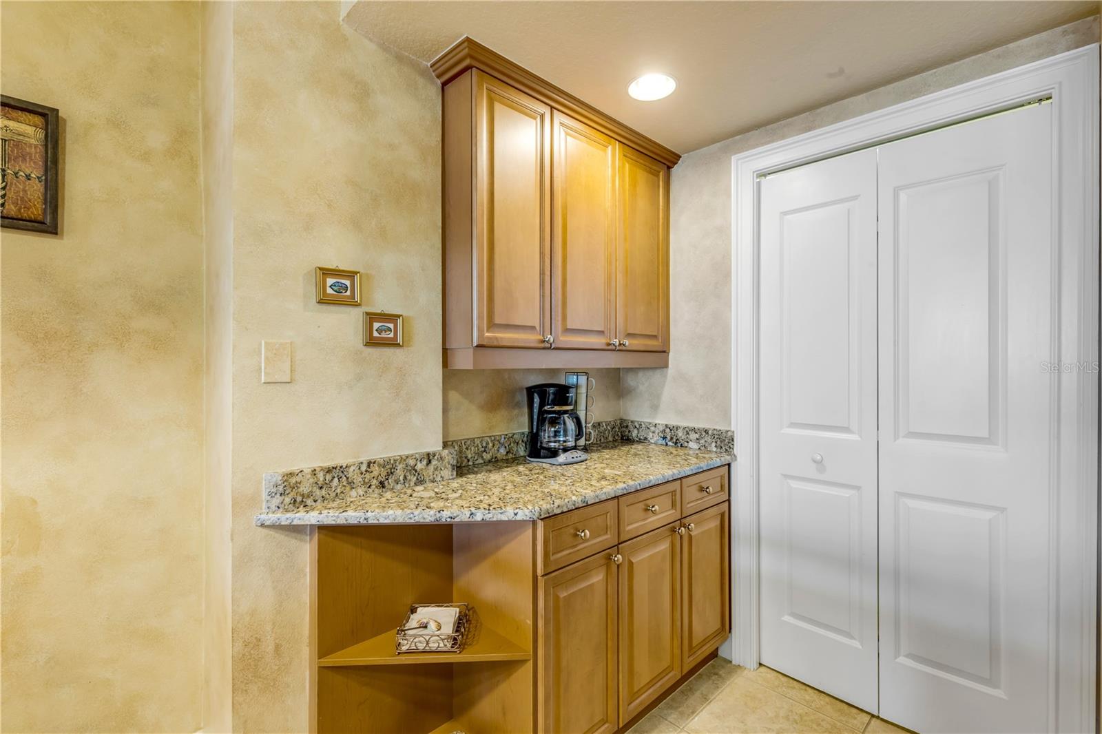 Image 14 of 49 For 2901 Atlantic Avenue 102