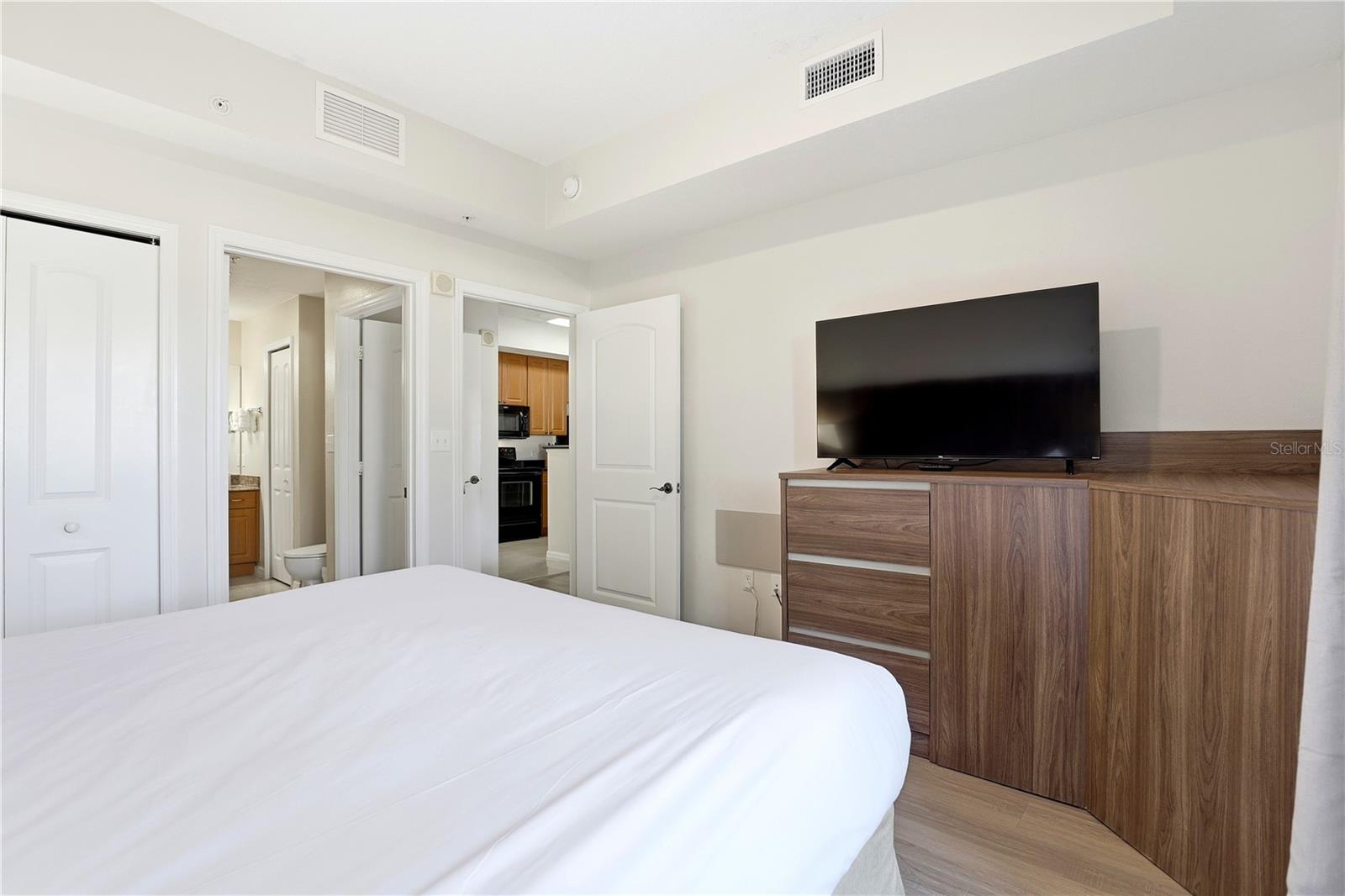 Image 14 of 22 For 7395 Universal Boulevard 104