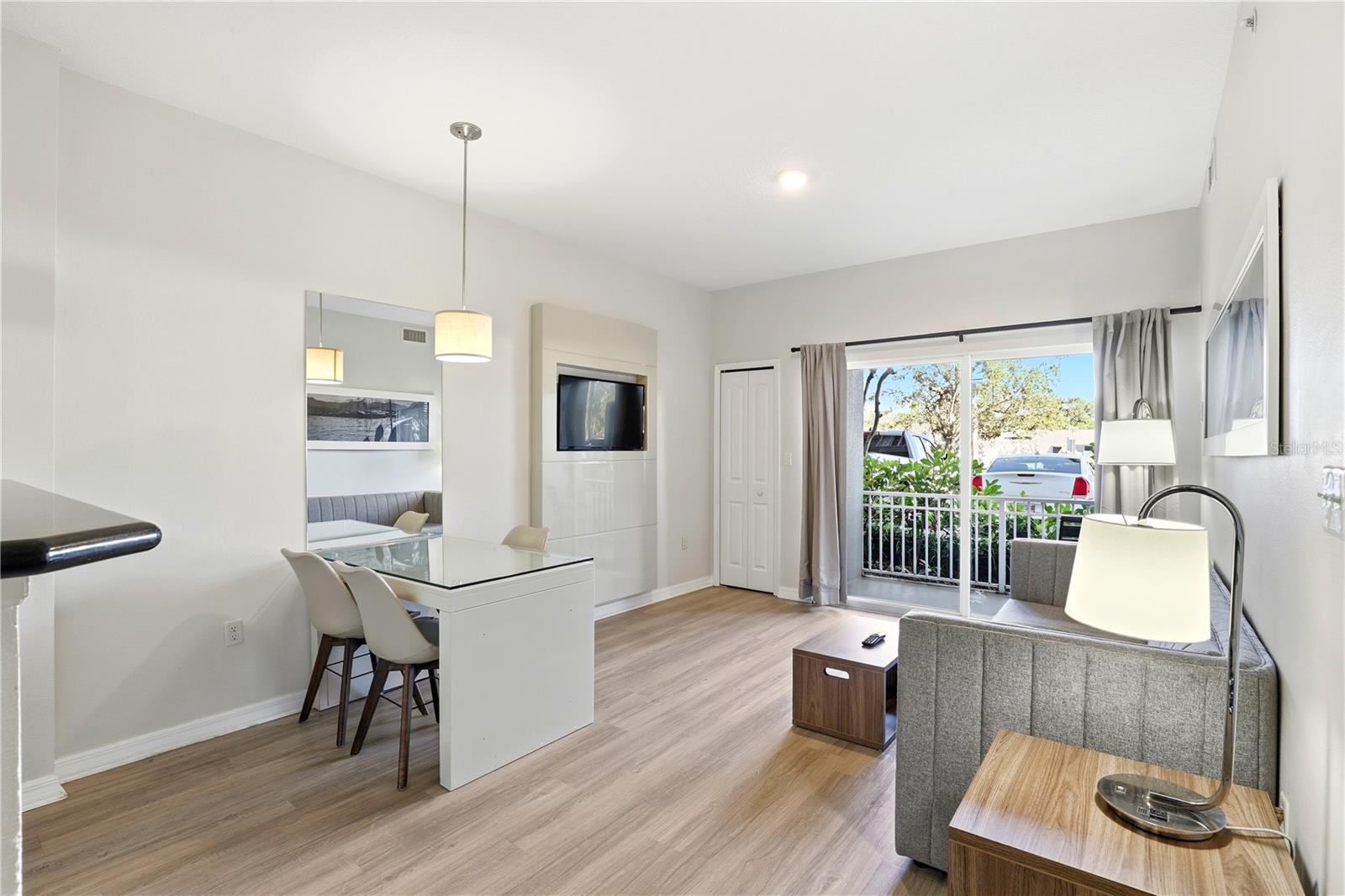 Image 8 of 22 For 7395 Universal Boulevard 104