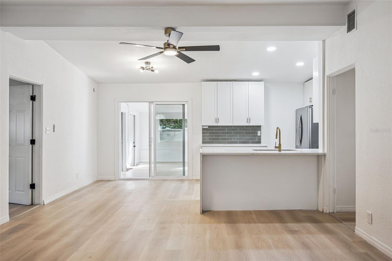 Image 10 of 44 For 2827 Park Avenue