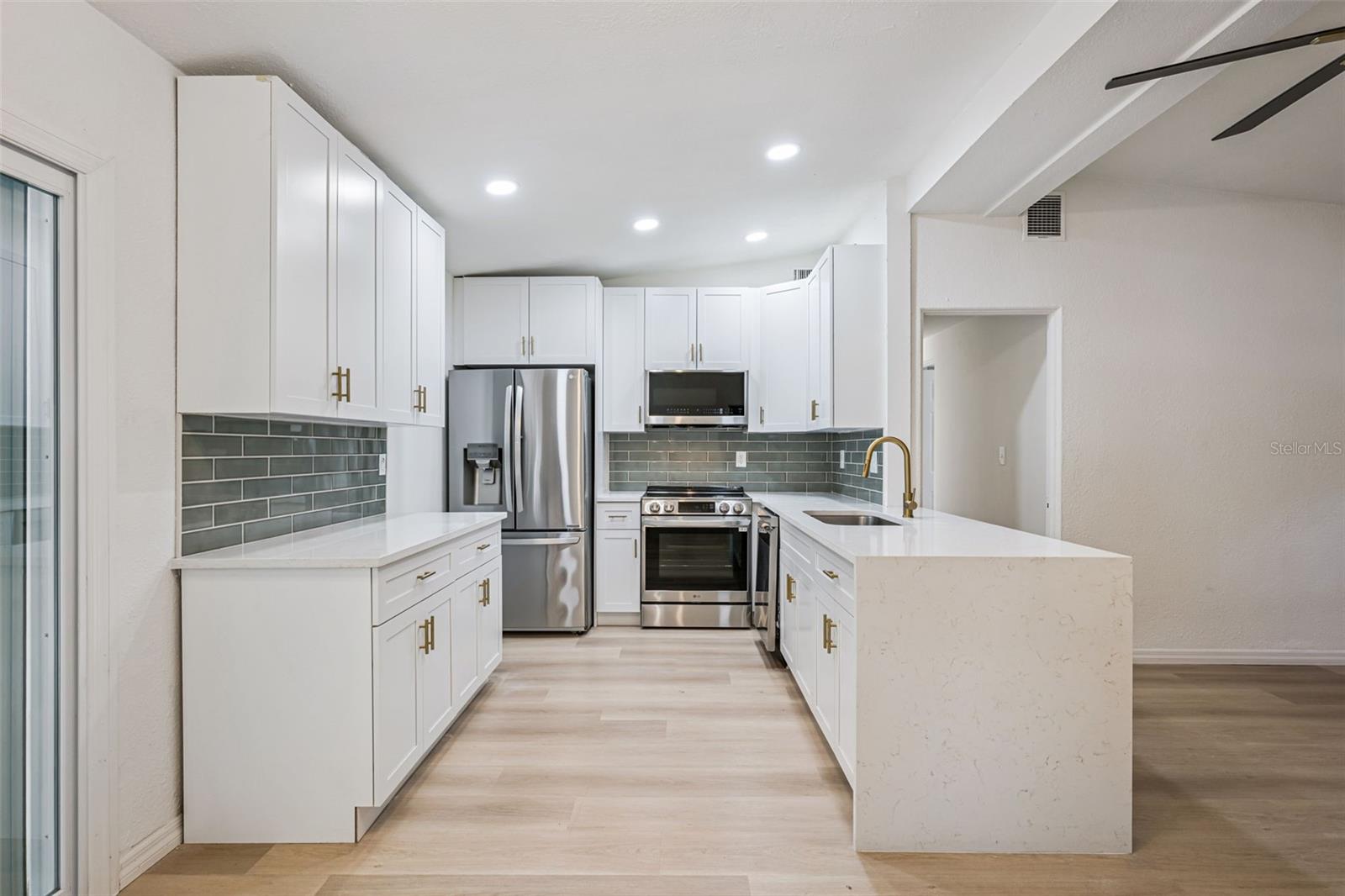 Image 11 of 44 For 2827 Park Avenue