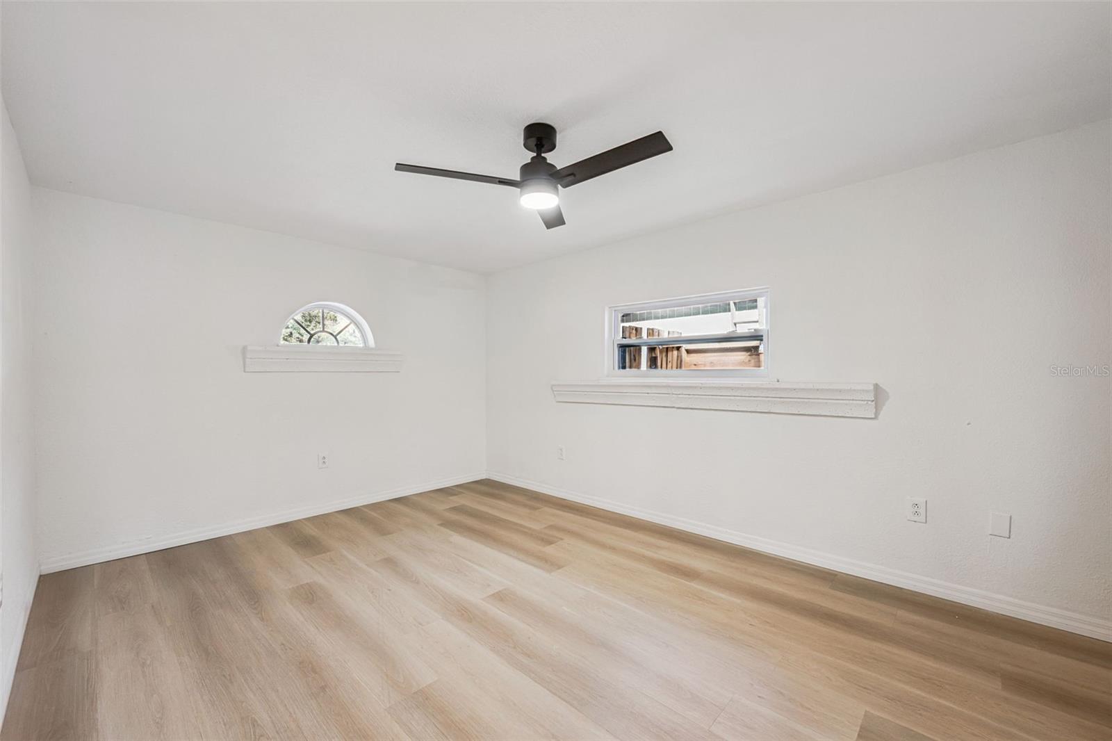 Image 14 of 44 For 2827 Park Avenue