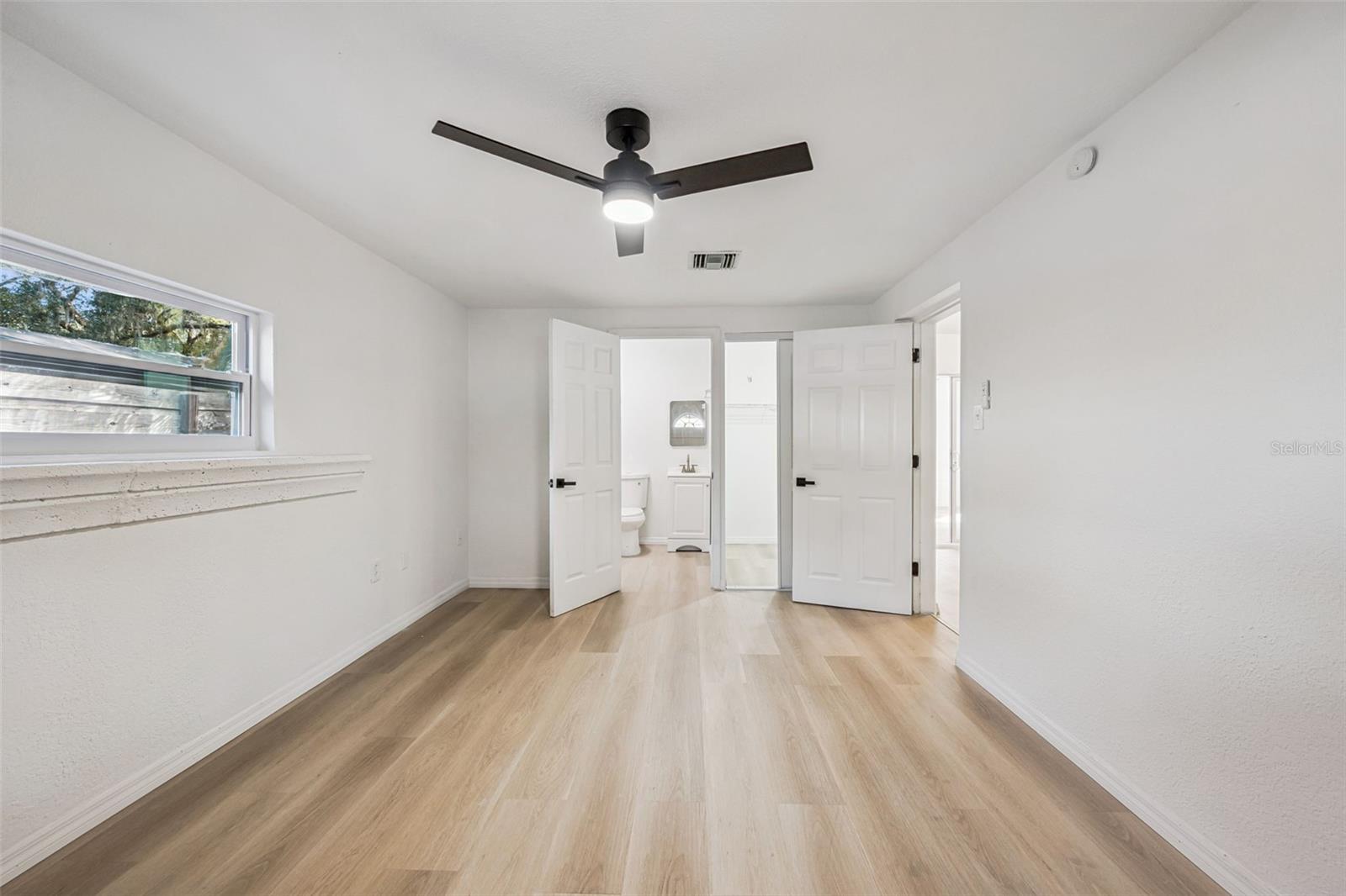 Image 15 of 44 For 2827 Park Avenue