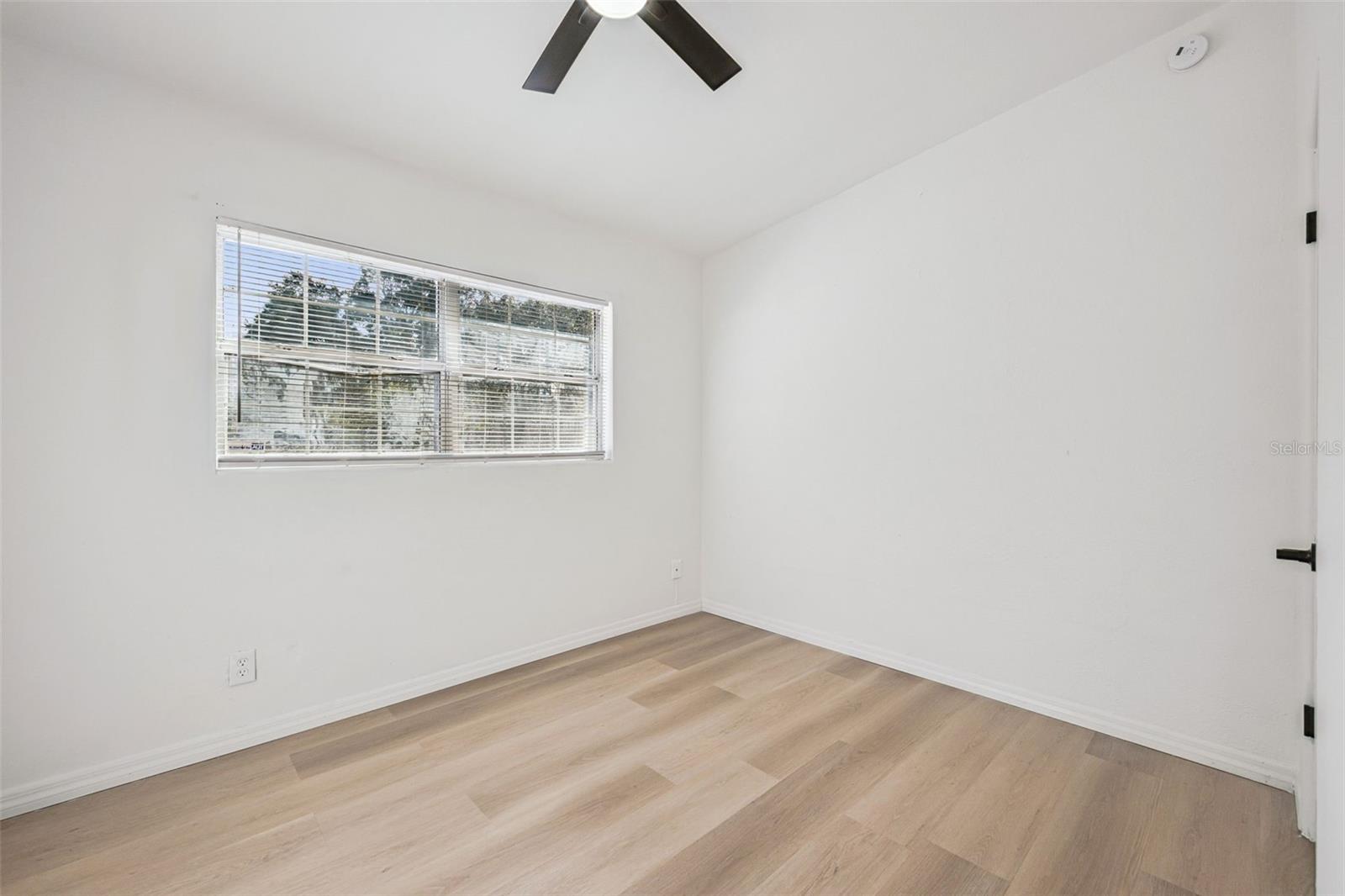 Image 19 of 44 For 2827 Park Avenue