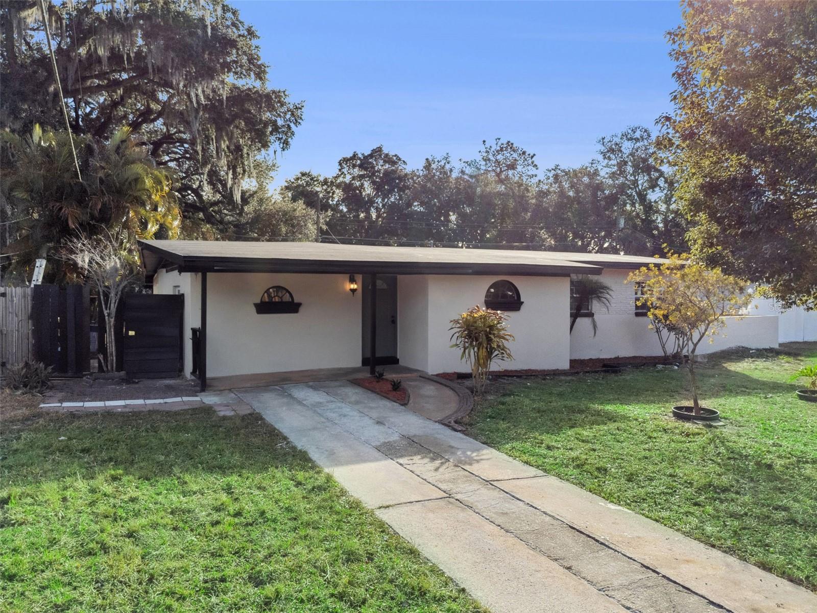 Image 2 of 44 For 2827 Park Avenue