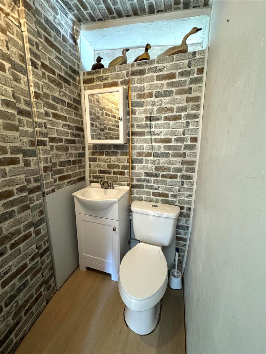 Image 24 of 44 For 2827 Park Avenue