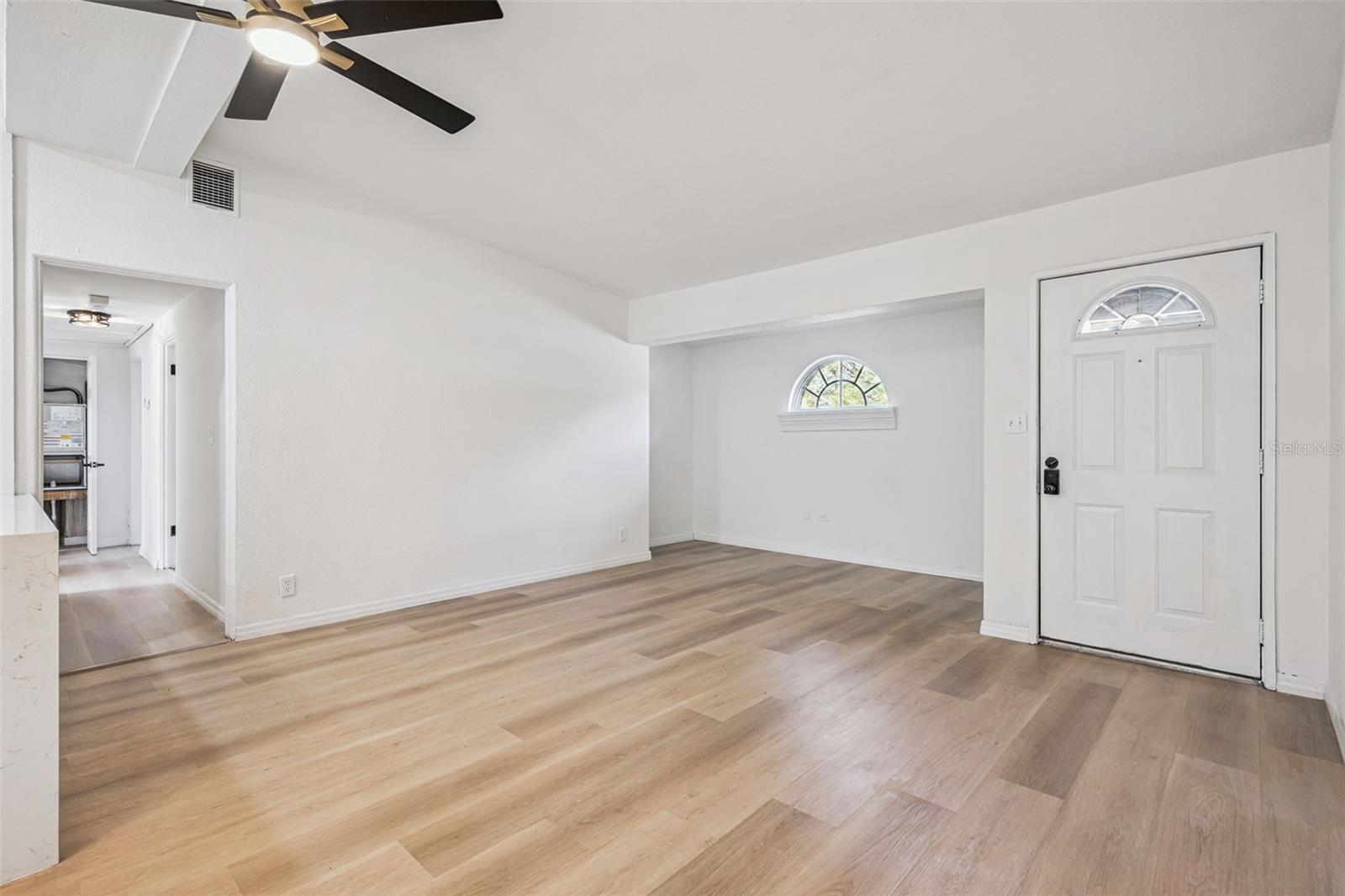 Image 5 of 44 For 2827 Park Avenue