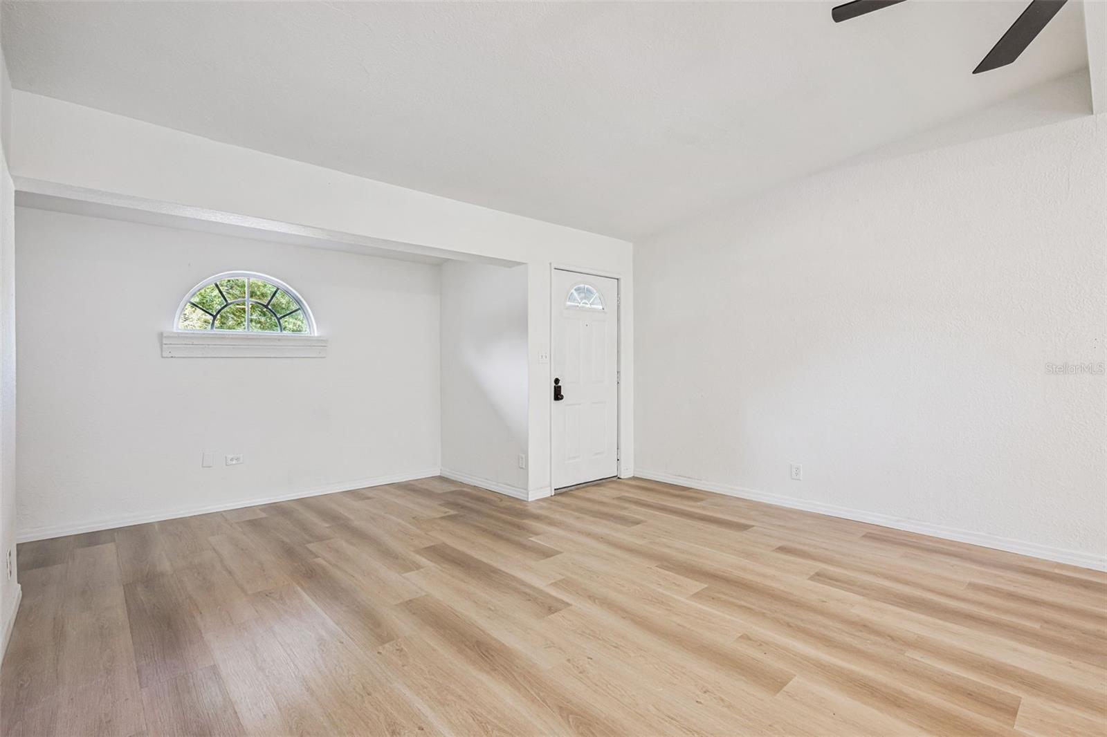 Image 6 of 44 For 2827 Park Avenue