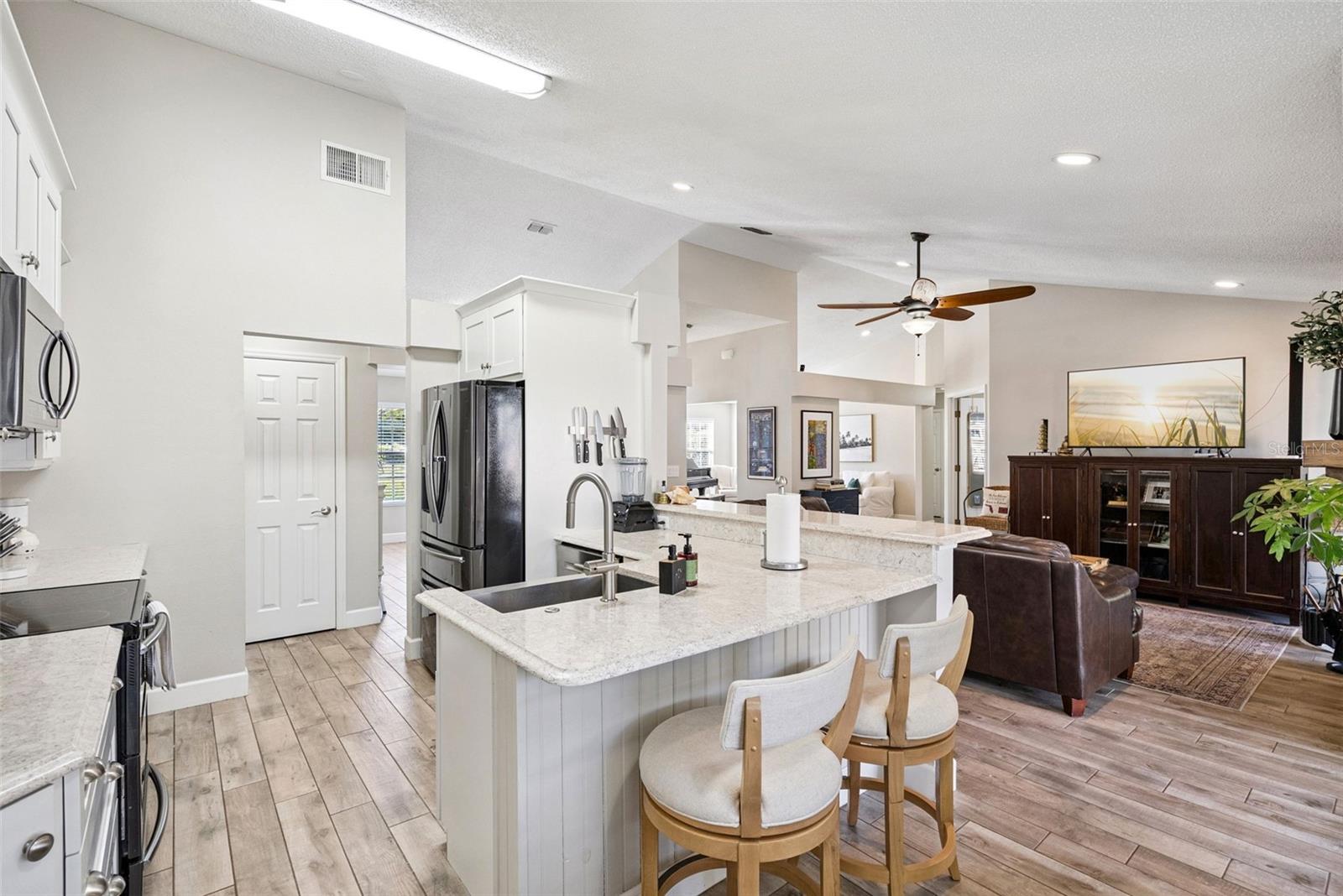 Image 13 of 34 For 307 Oak Leaf Circle