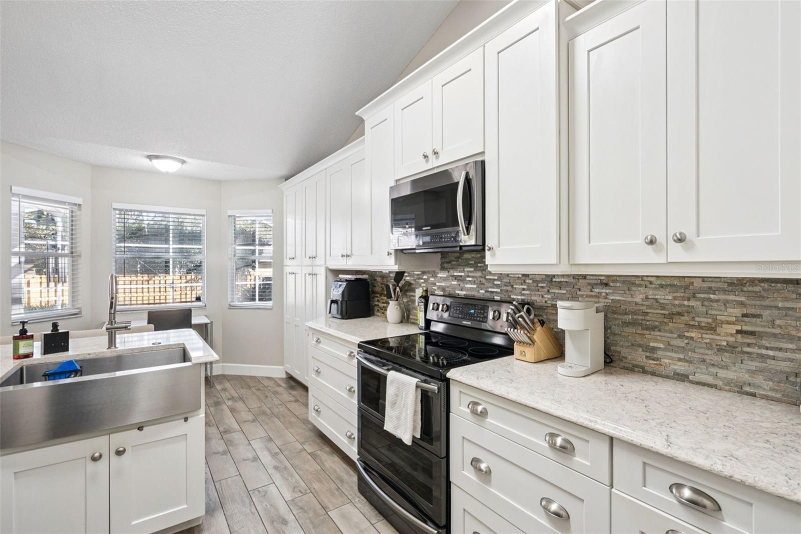 Image 15 of 34 For 307 Oak Leaf Circle