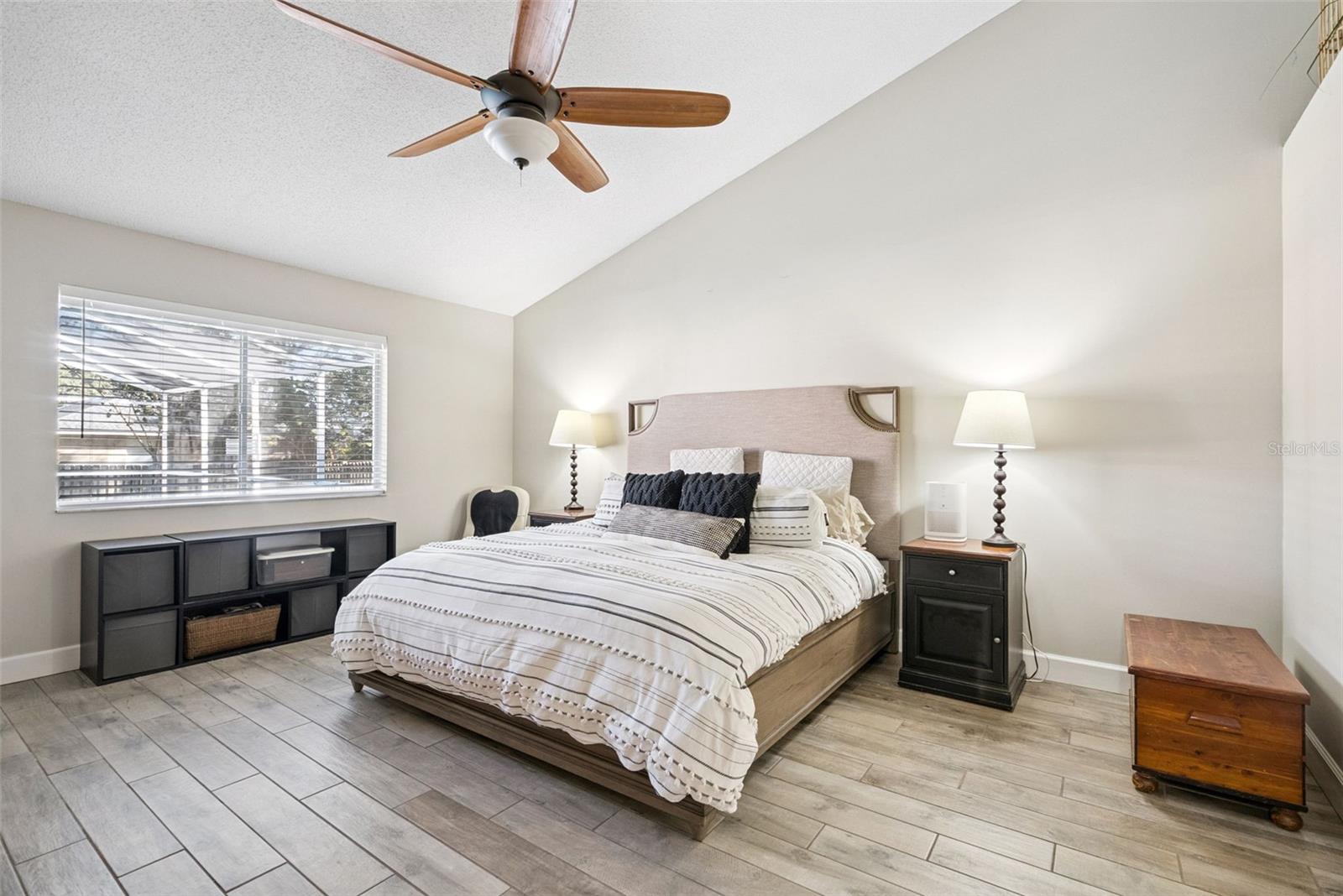 Image 18 of 34 For 307 Oak Leaf Circle