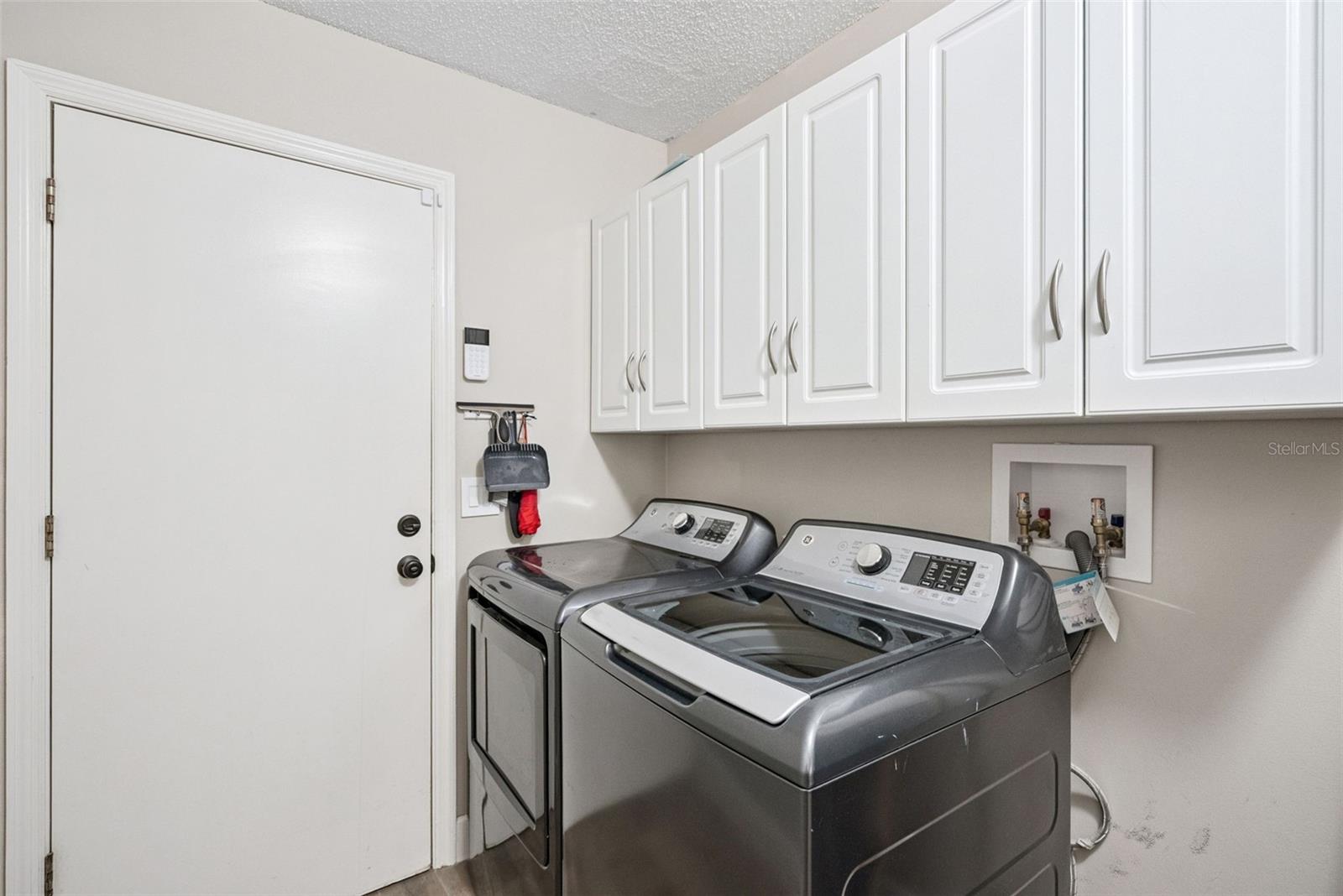 Image 27 of 34 For 307 Oak Leaf Circle