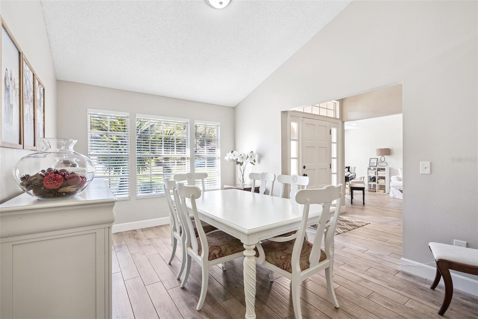 Image 3 of 34 For 307 Oak Leaf Circle