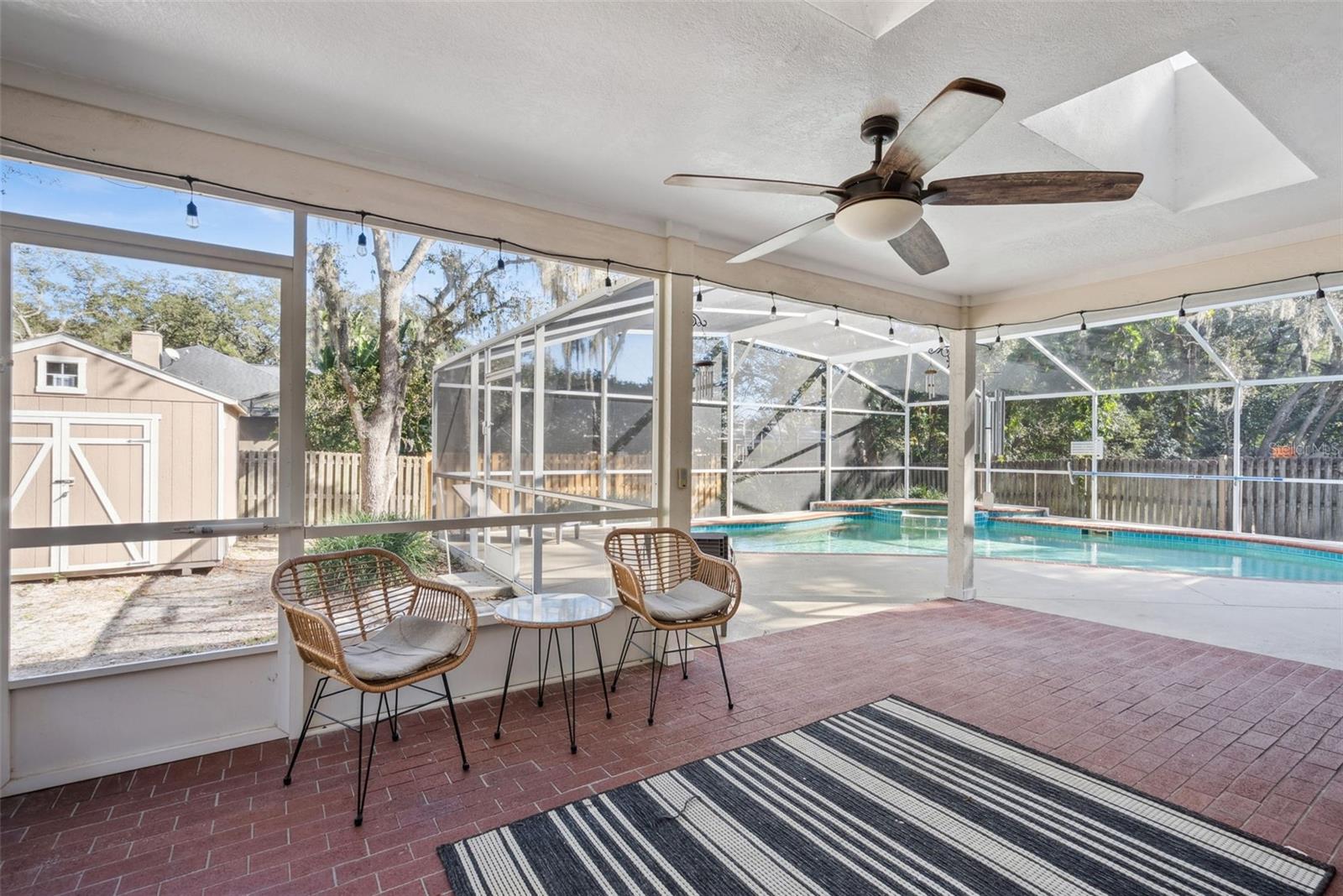 Image 30 of 34 For 307 Oak Leaf Circle