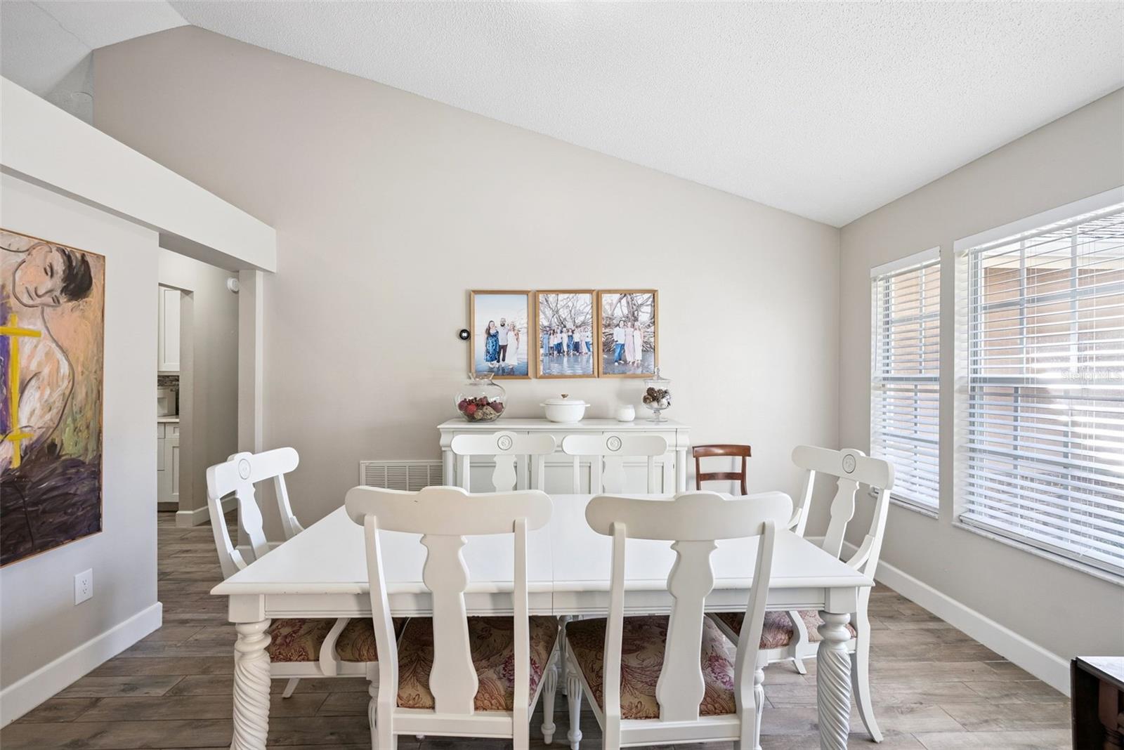 Image 4 of 34 For 307 Oak Leaf Circle