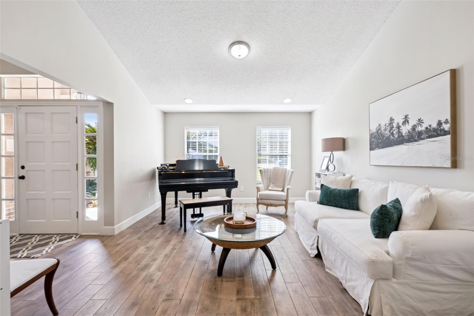 Image 6 of 34 For 307 Oak Leaf Circle