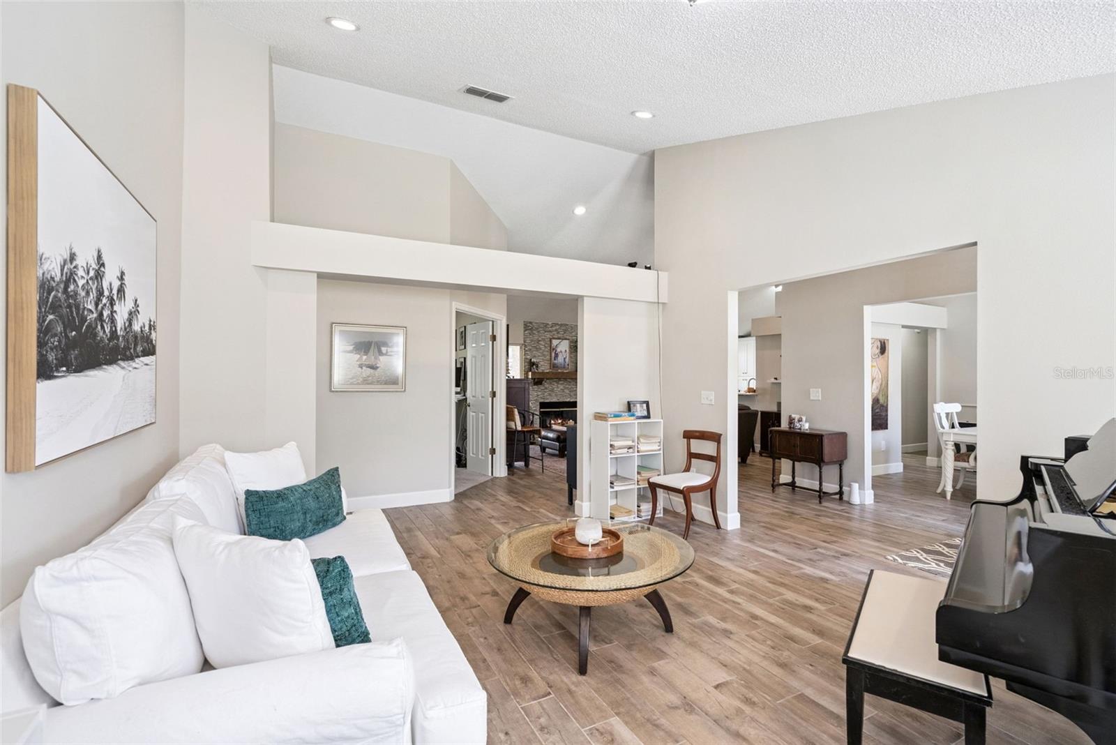 Image 7 of 34 For 307 Oak Leaf Circle