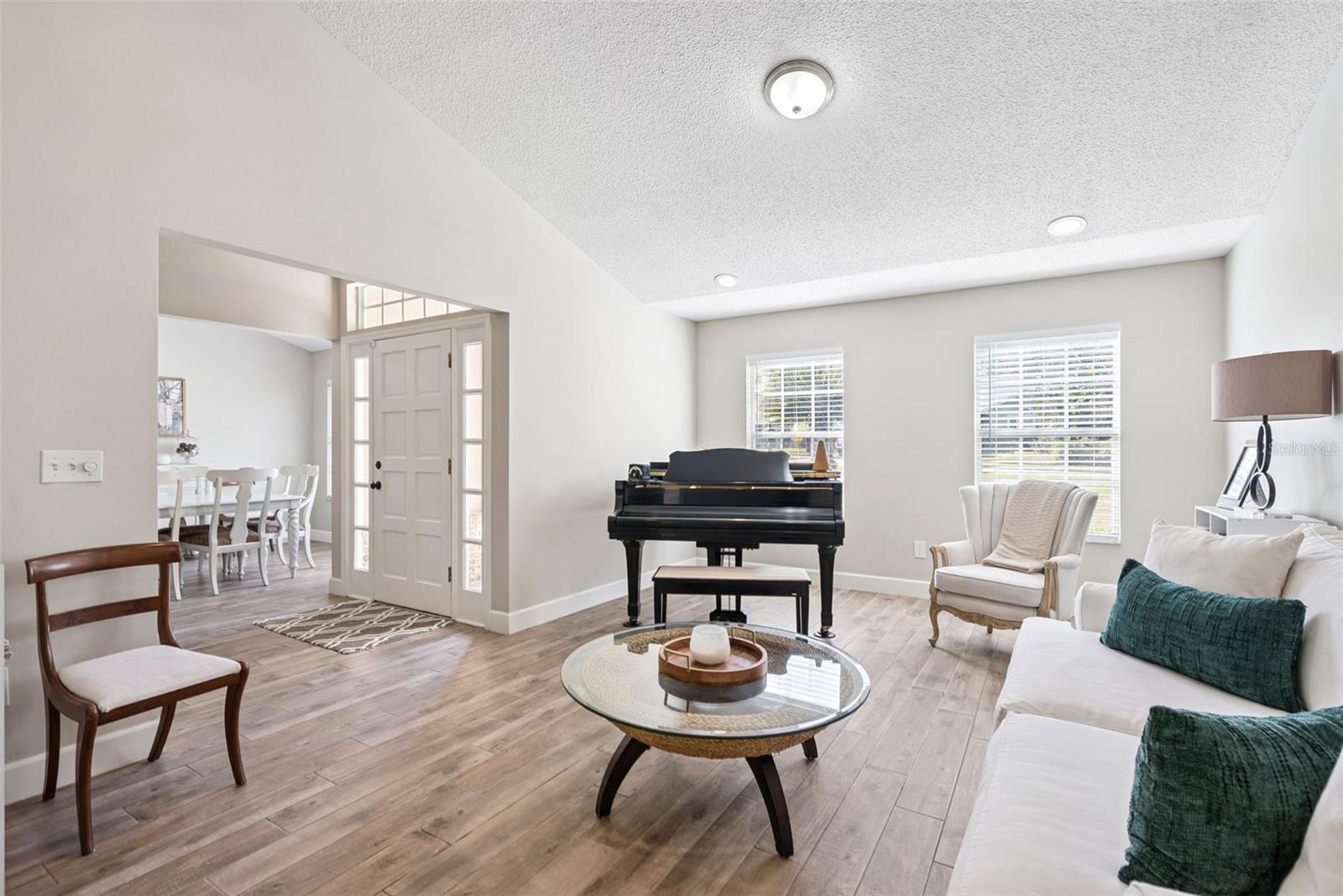 Image 8 of 34 For 307 Oak Leaf Circle