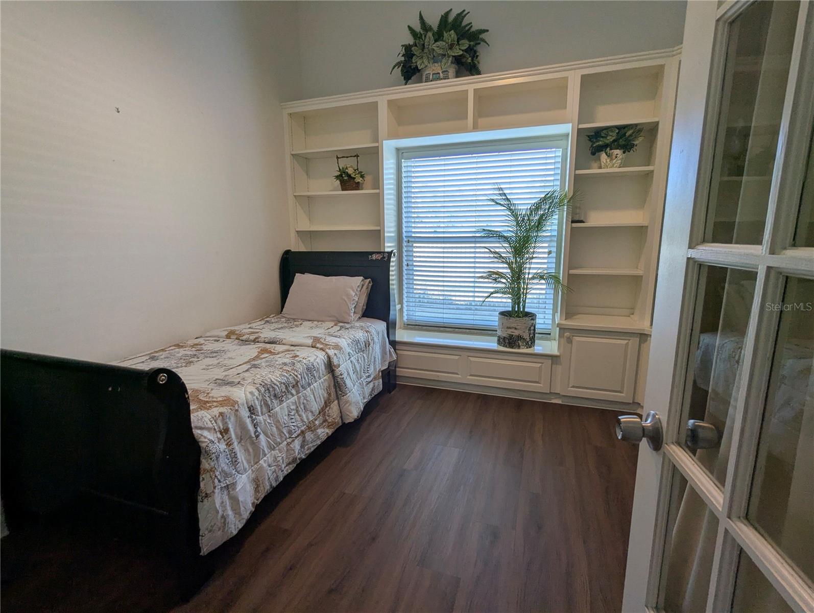 Image 23 of 33 For 2866 Strand Circle