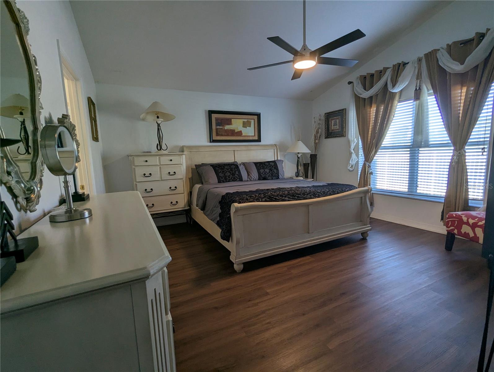 Image 24 of 33 For 2866 Strand Circle