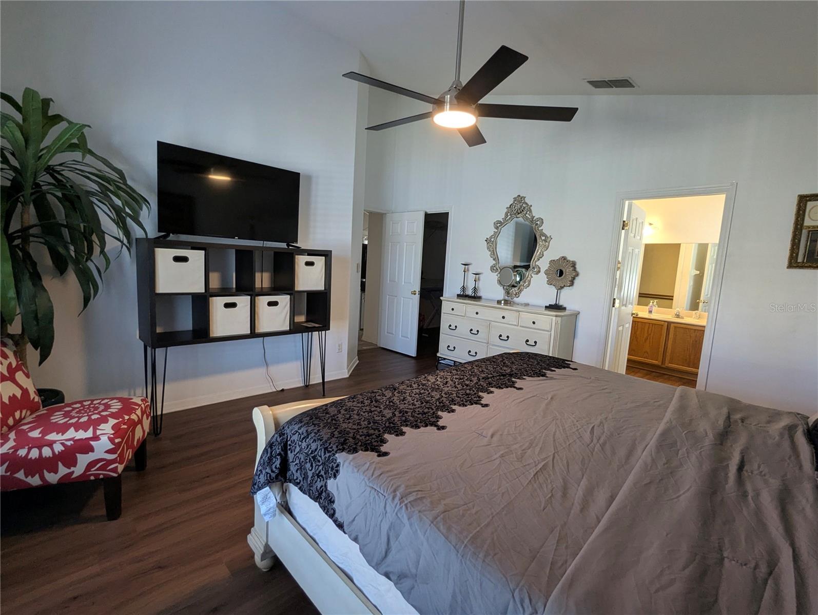 Image 25 of 33 For 2866 Strand Circle