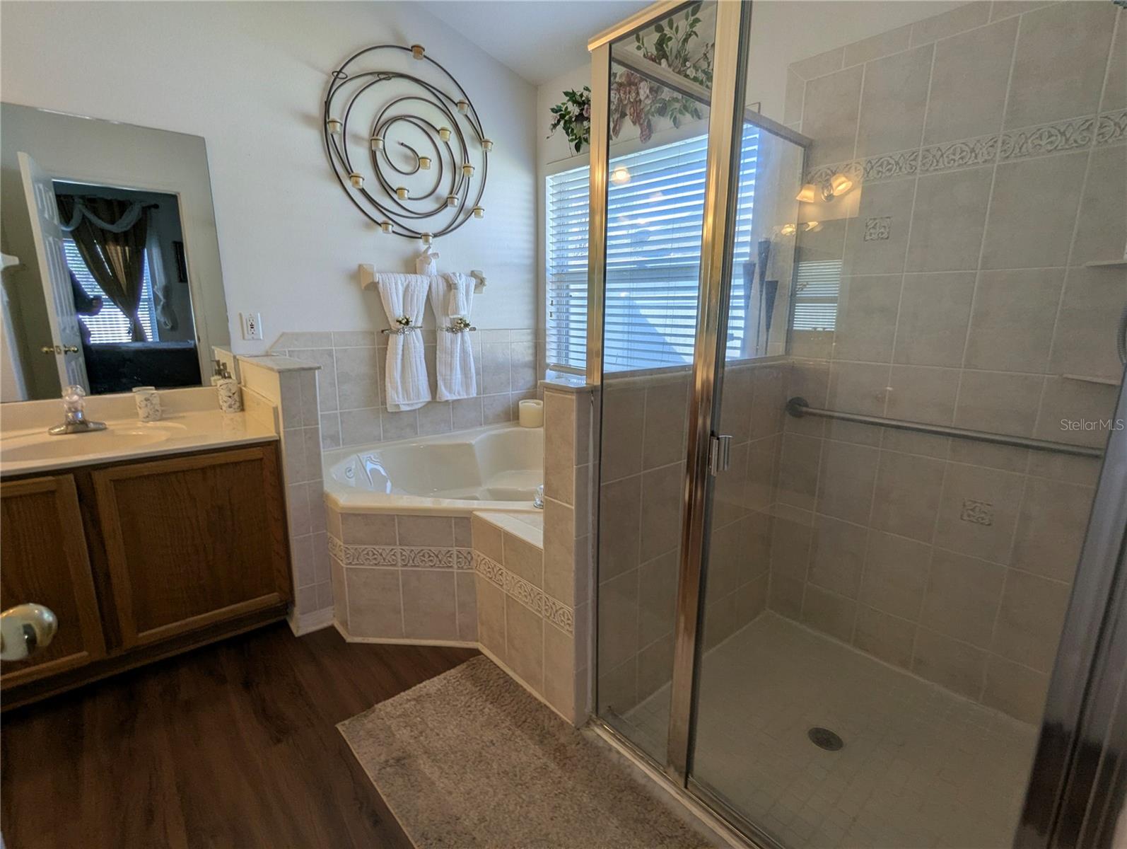 Image 26 of 33 For 2866 Strand Circle