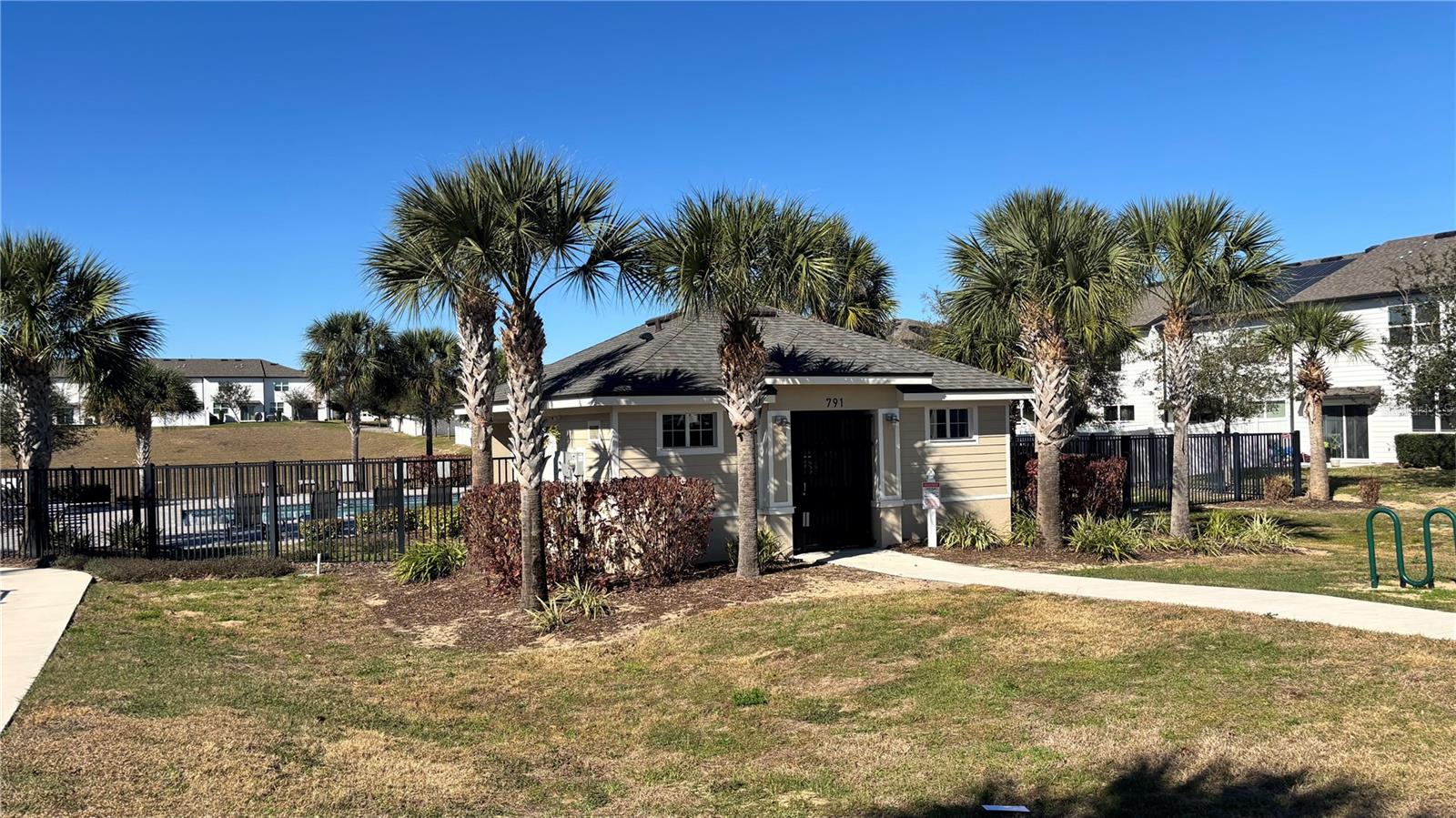 Image 15 of 18 For 912 Grandin Street