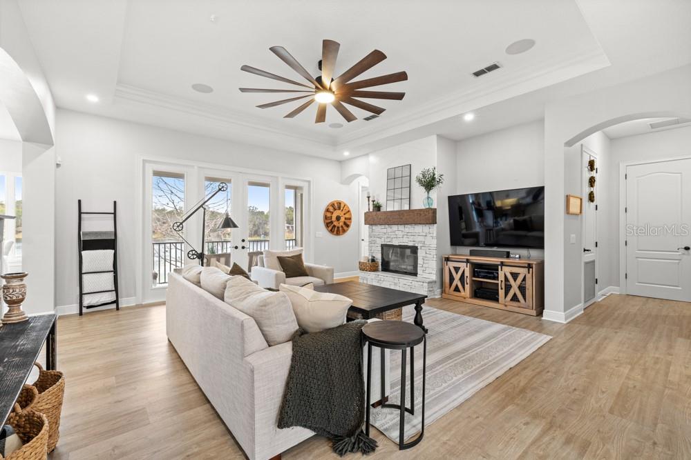 Image 19 of 63 For 527 Blue Water Edge Drive