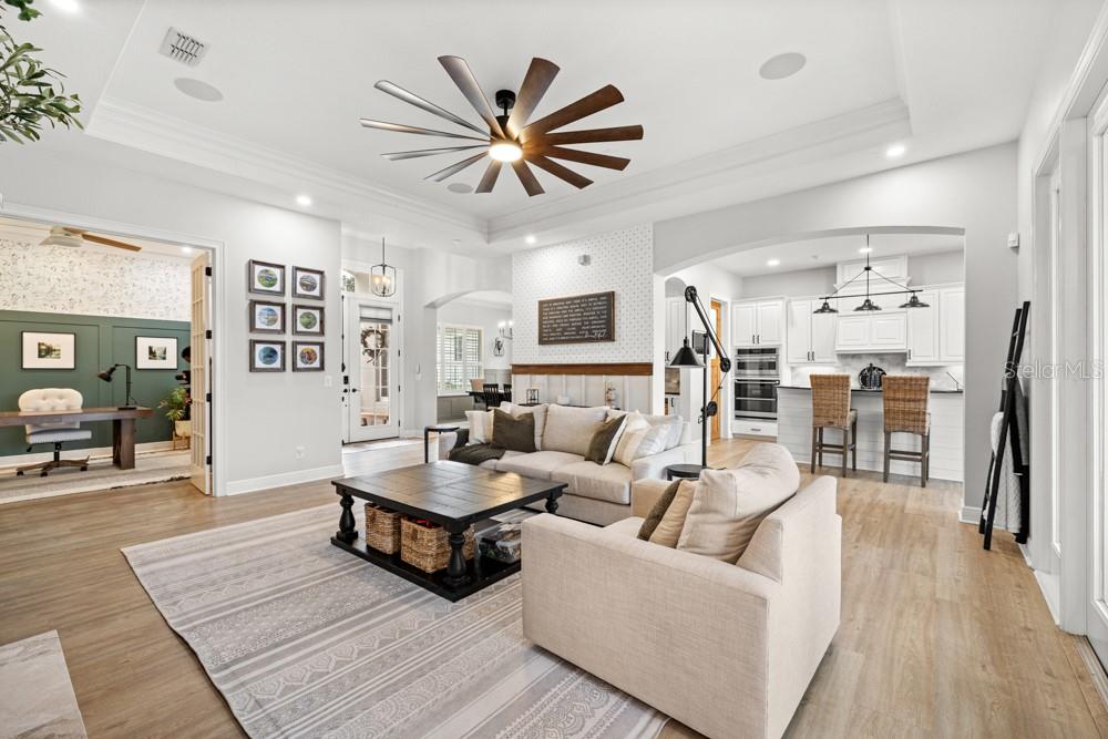 Image 21 of 63 For 527 Blue Water Edge Drive