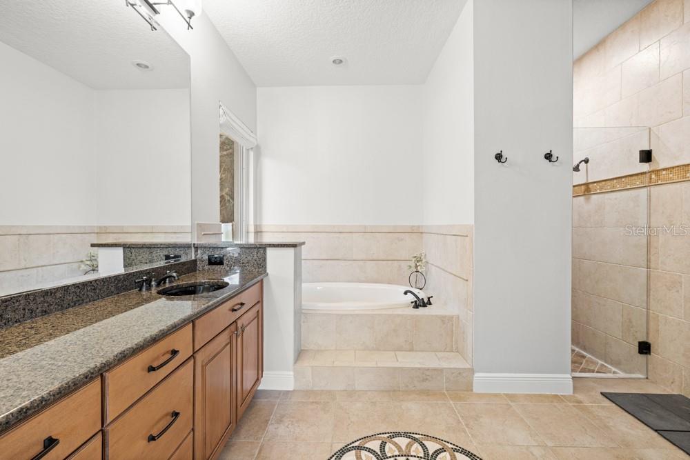 Image 27 of 63 For 527 Blue Water Edge Drive