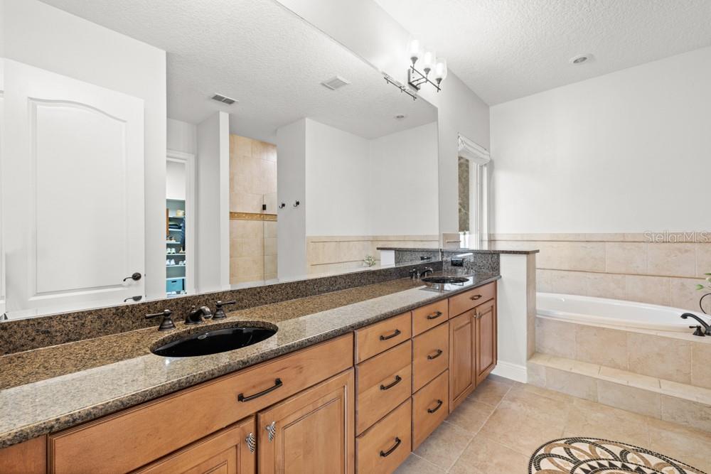 Image 28 of 63 For 527 Blue Water Edge Drive