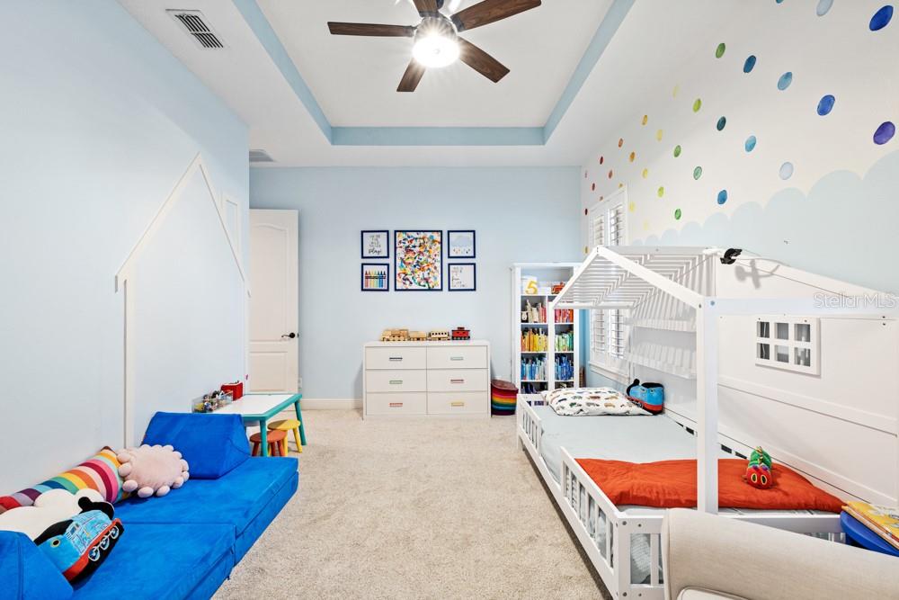 Image 31 of 63 For 527 Blue Water Edge Drive