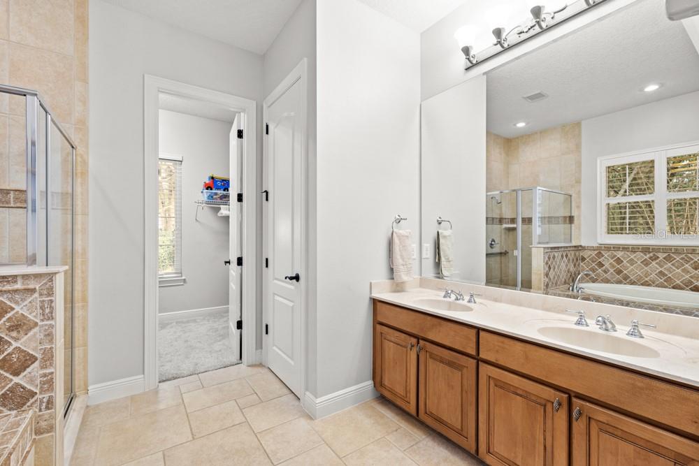 Image 34 of 63 For 527 Blue Water Edge Drive