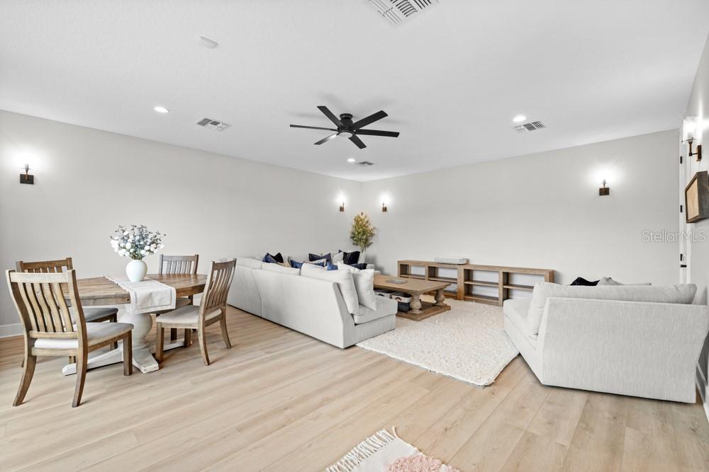 Image 37 of 63 For 527 Blue Water Edge Drive