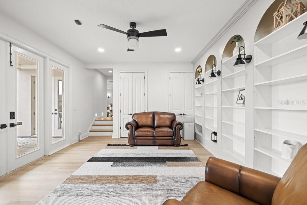 Image 41 of 63 For 527 Blue Water Edge Drive