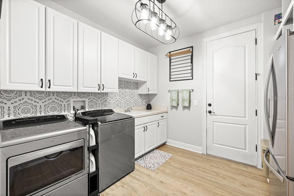 Image 45 of 63 For 527 Blue Water Edge Drive