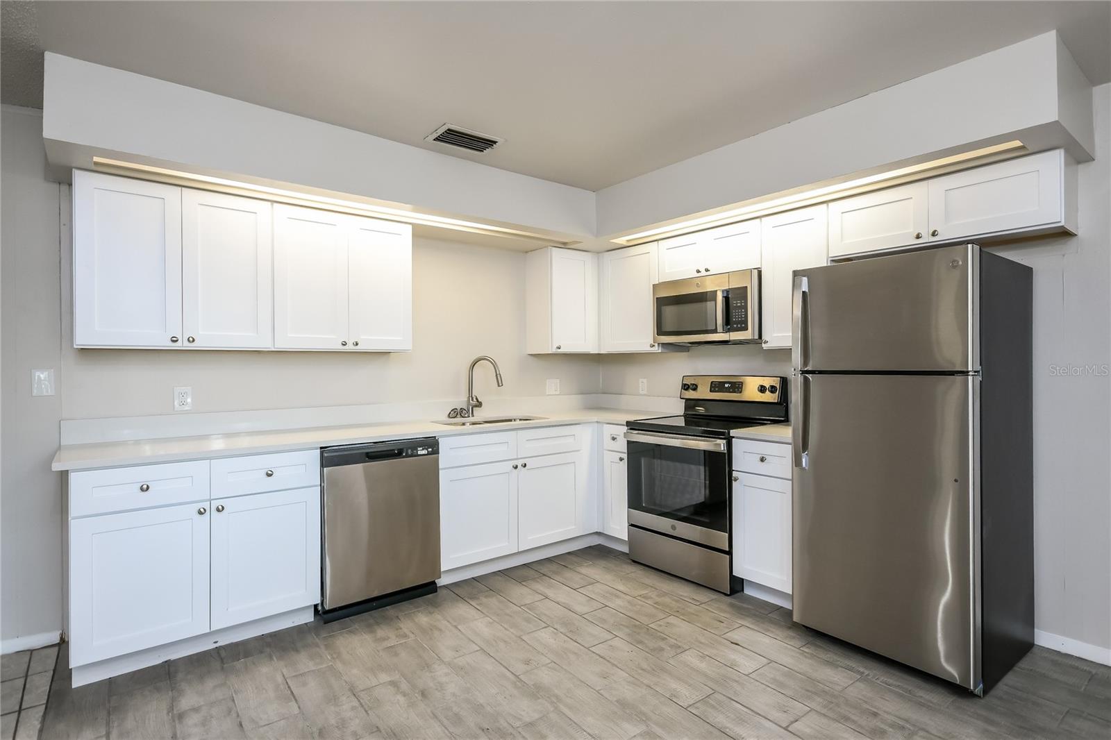 Image 5 of 16 For 104 Lighter Log Lane