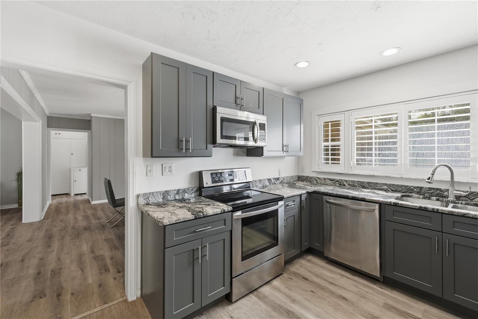 Image 15 of 35 For 1420 Maravilla Avenue