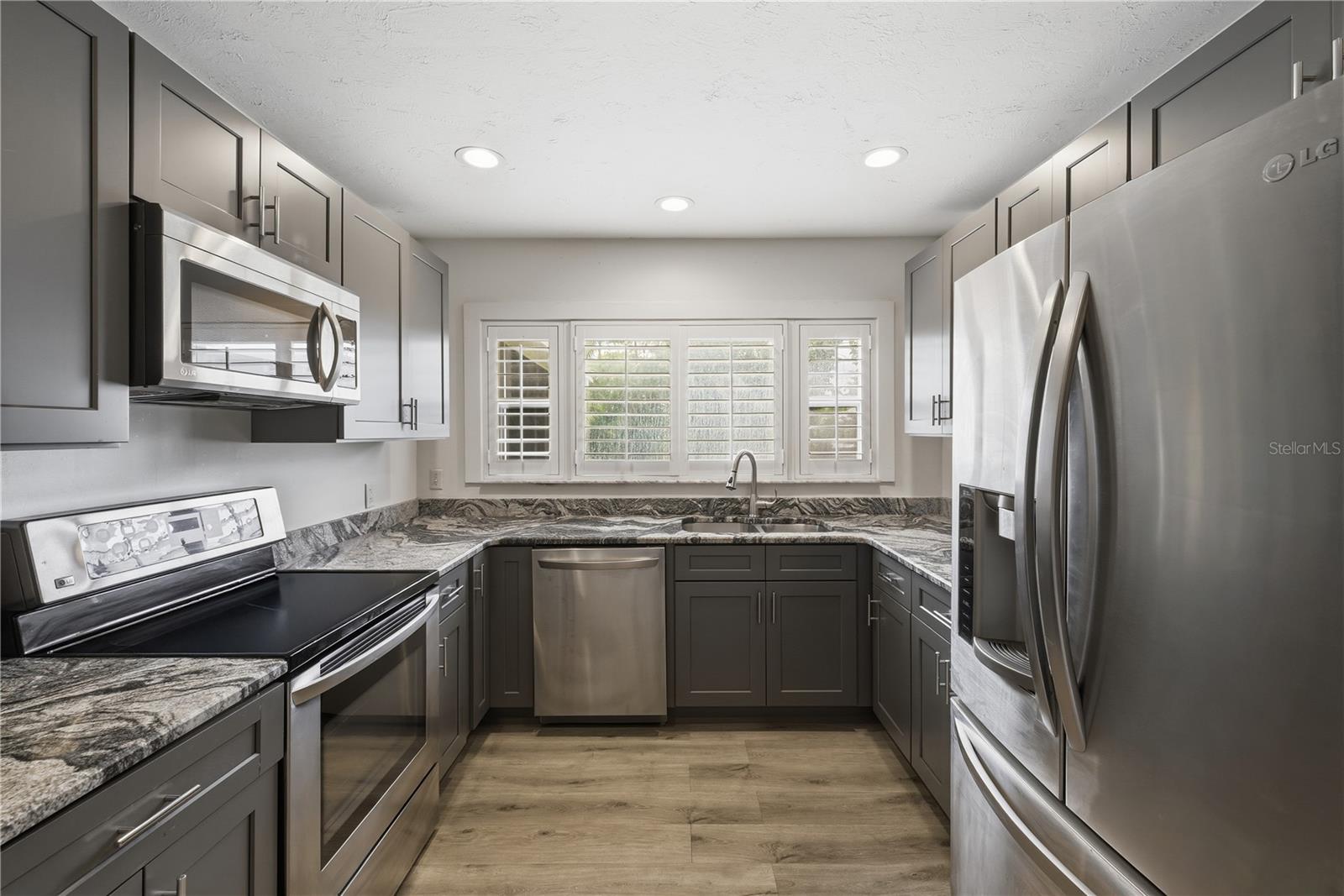 Image 16 of 35 For 1420 Maravilla Avenue