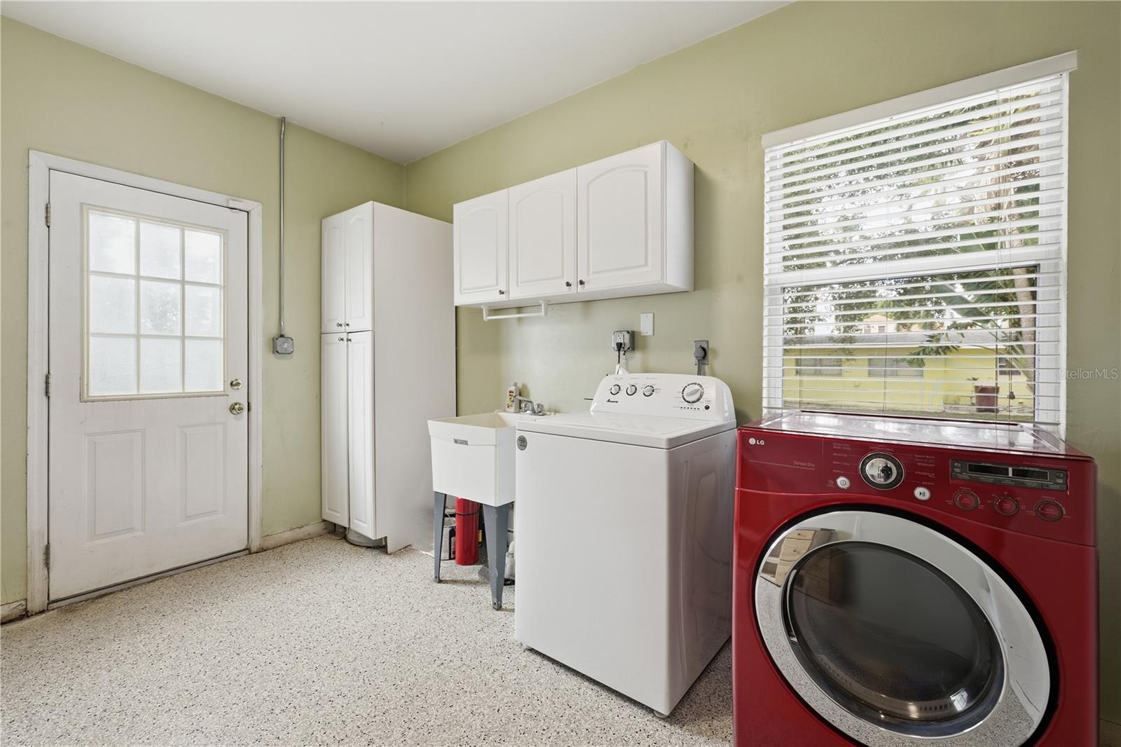 Image 18 of 35 For 1420 Maravilla Avenue