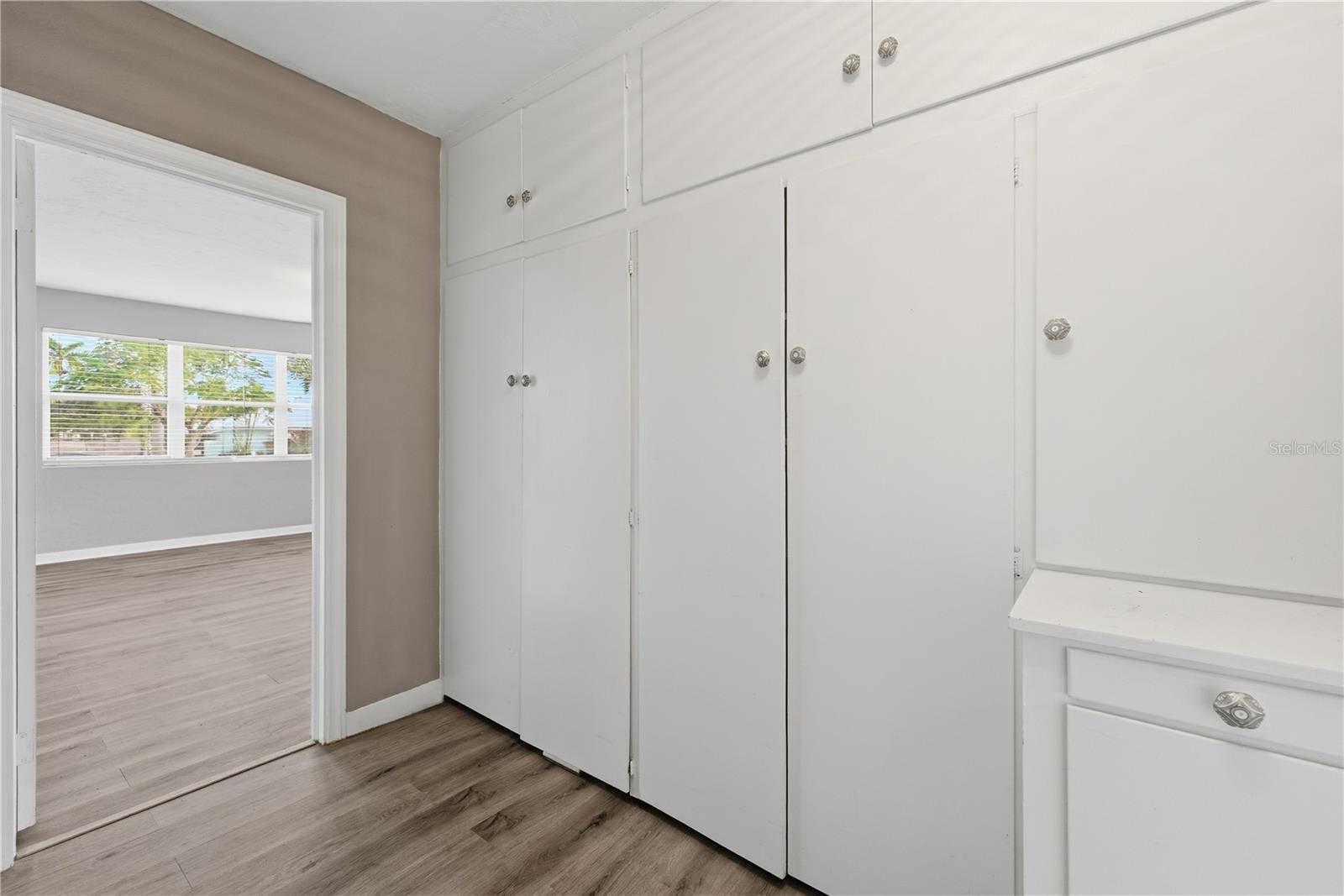 Image 20 of 35 For 1420 Maravilla Avenue