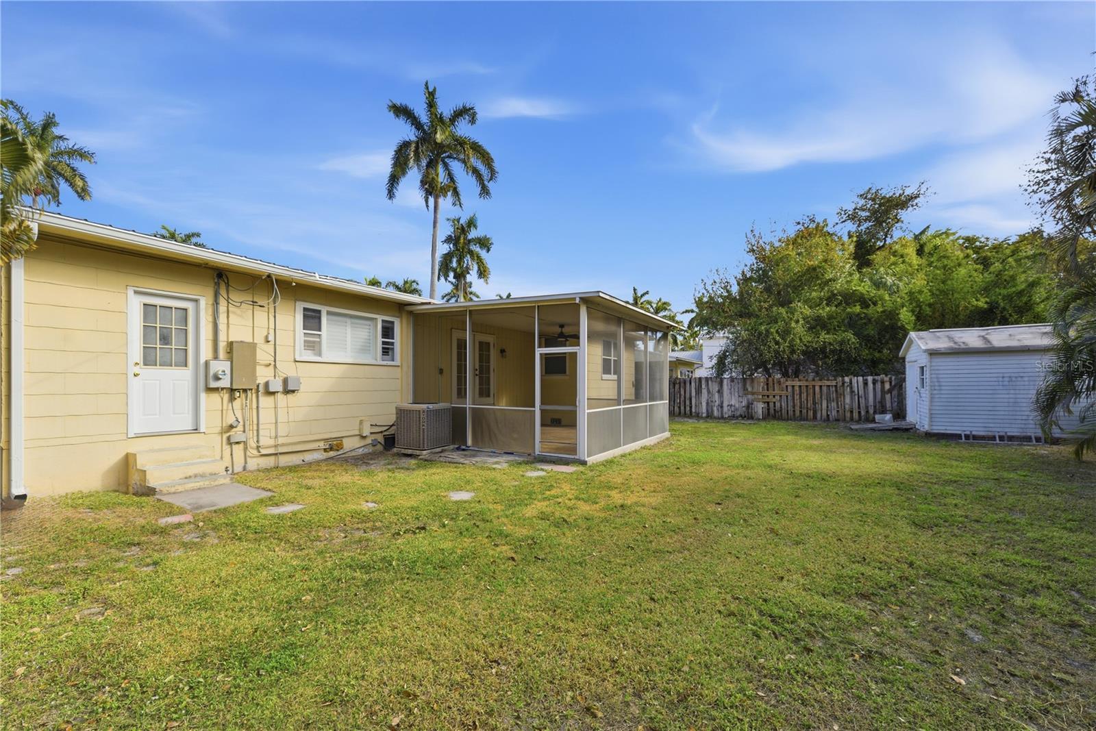 Image 33 of 35 For 1420 Maravilla Avenue