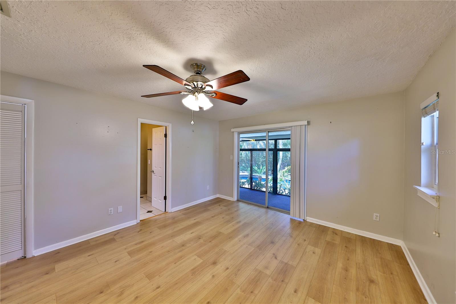 Image 15 of 40 For 1000 Crooked Oak Court