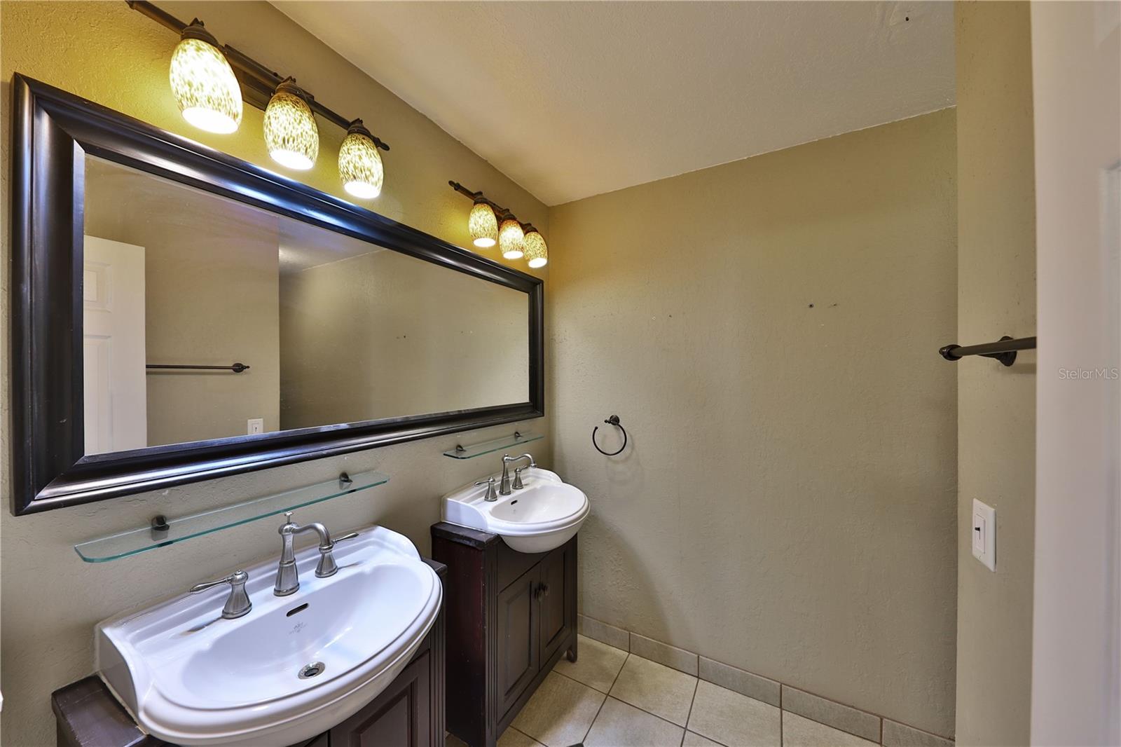 Image 16 of 40 For 1000 Crooked Oak Court