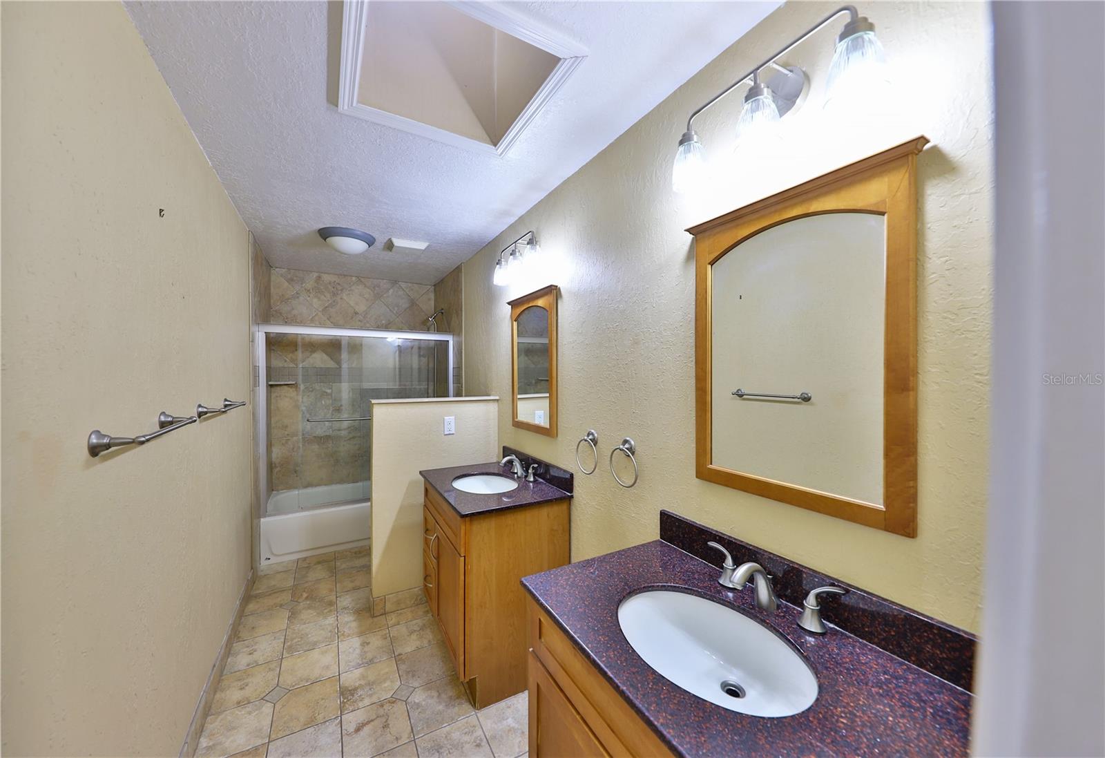 Image 18 of 40 For 1000 Crooked Oak Court