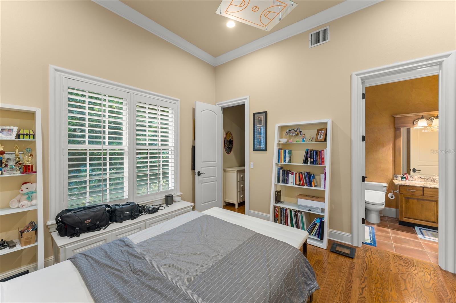 Image 43 of 71 For 6248 Louise Cove Dr