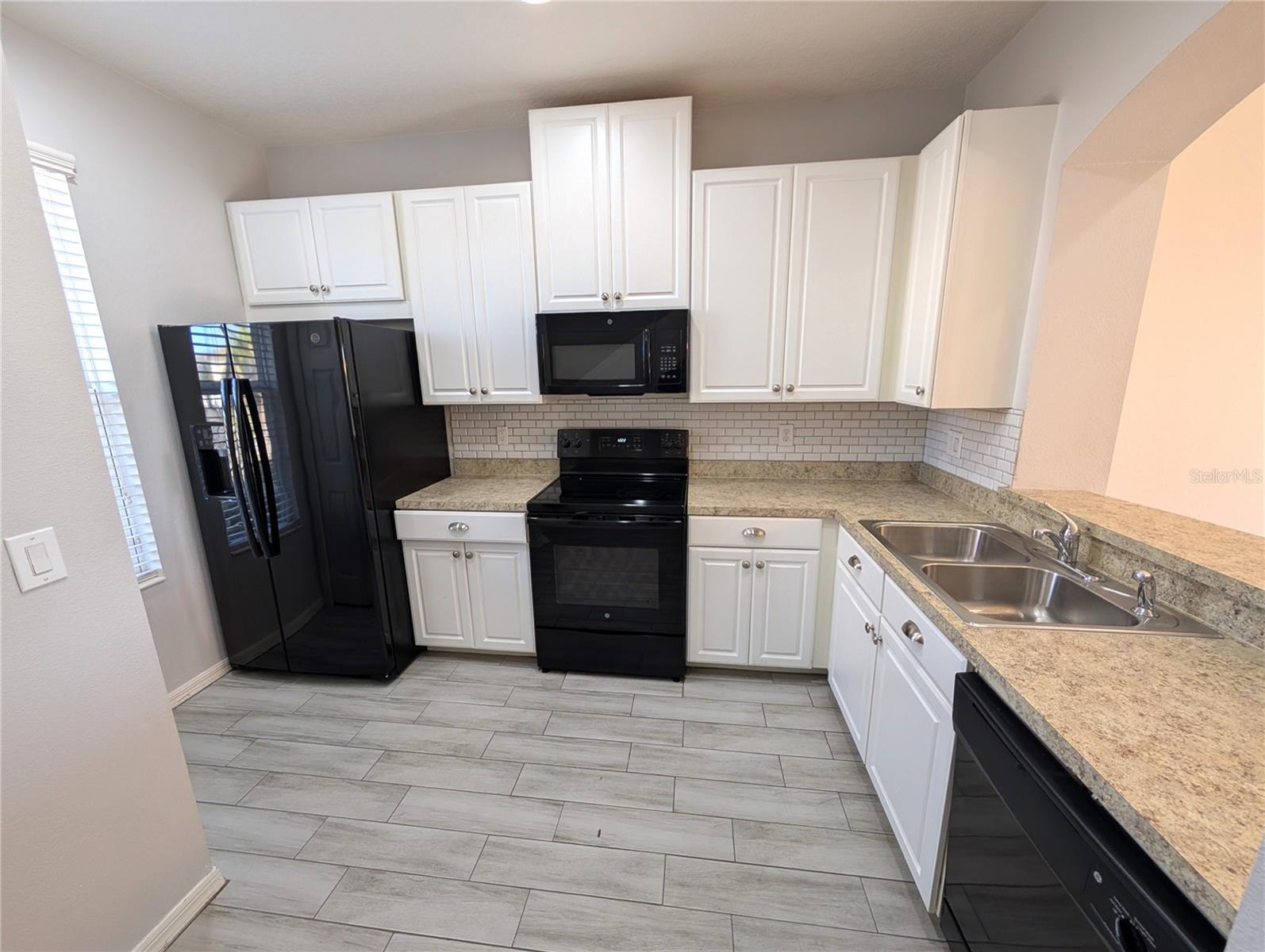 Image 3 of 15 For 8955 Walnut Gable Court