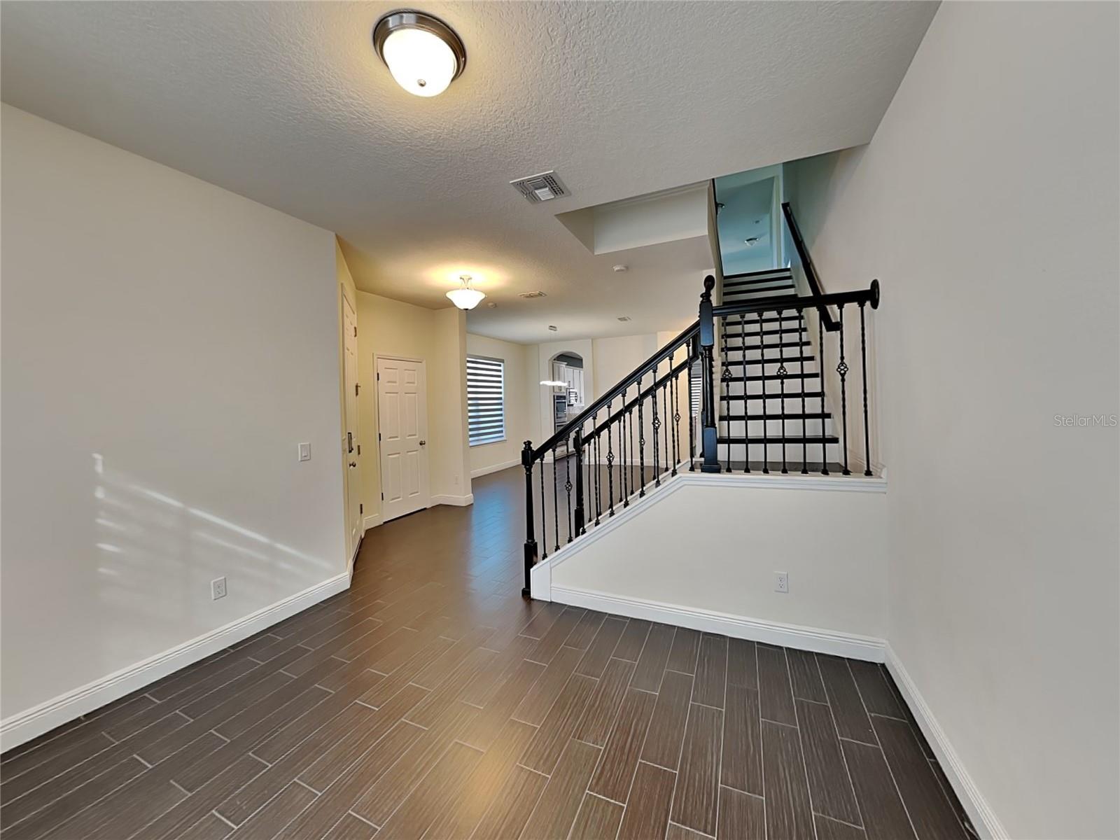 Image 3 of 20 For 3121 Twin Shore Lane